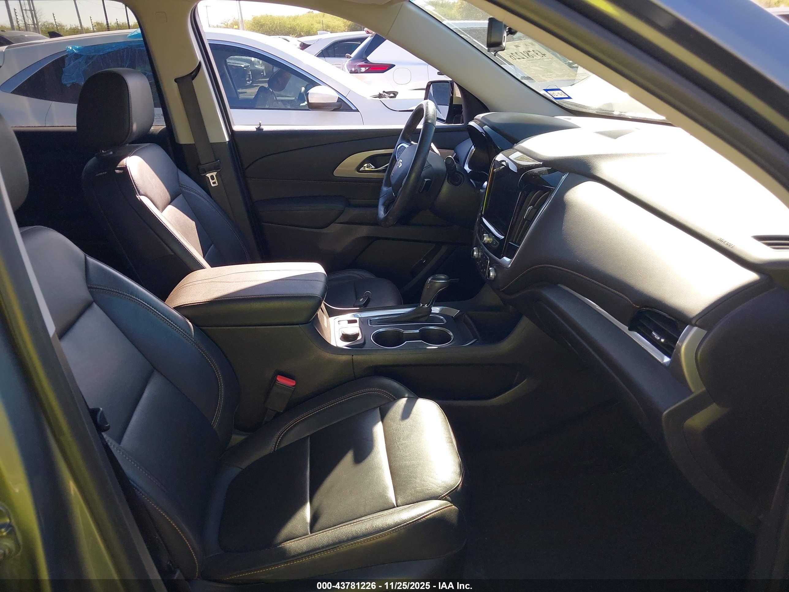 CHEVROLET TRAVERSE image 5