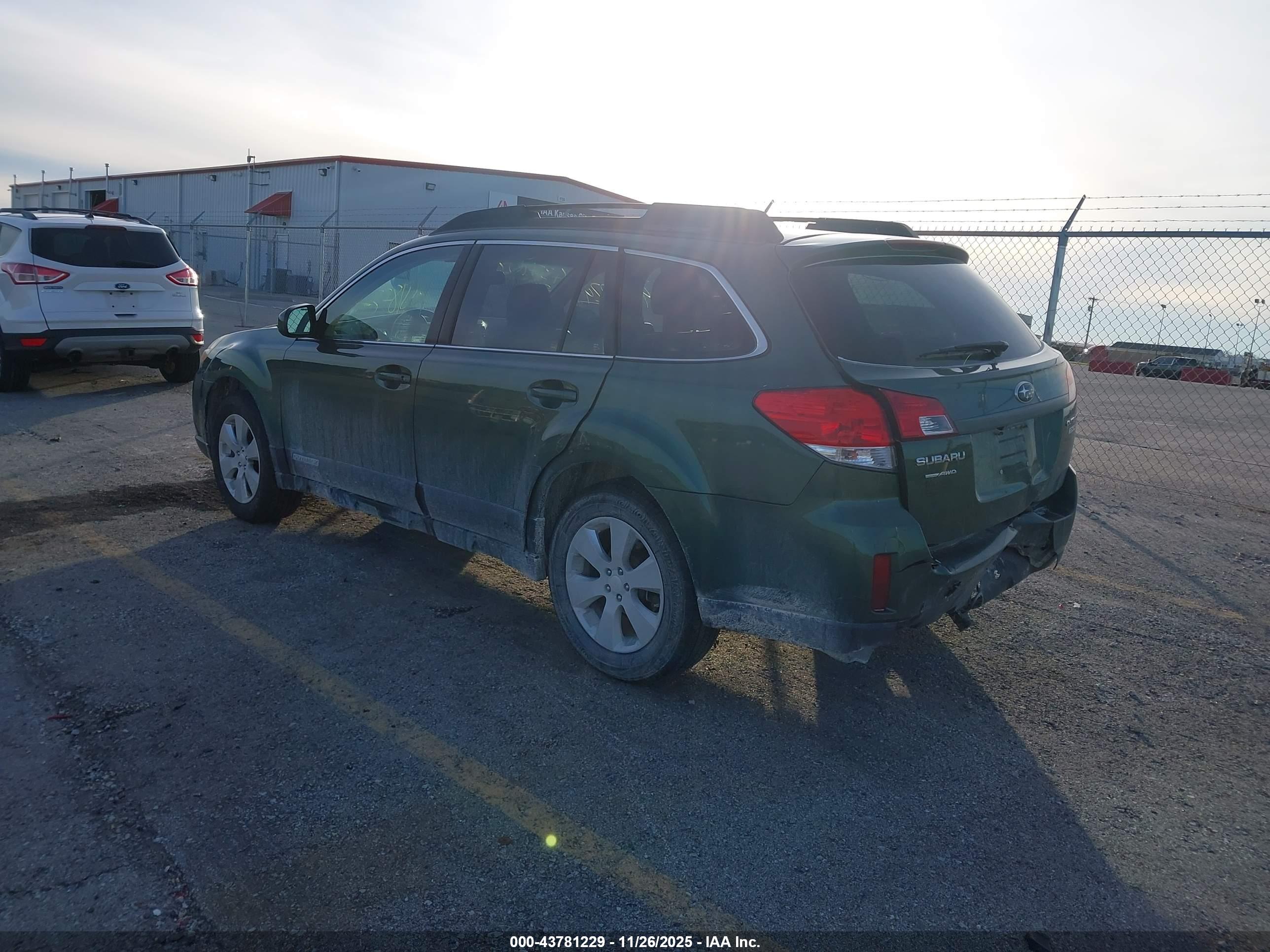 SUBARU OUTBACK image 3