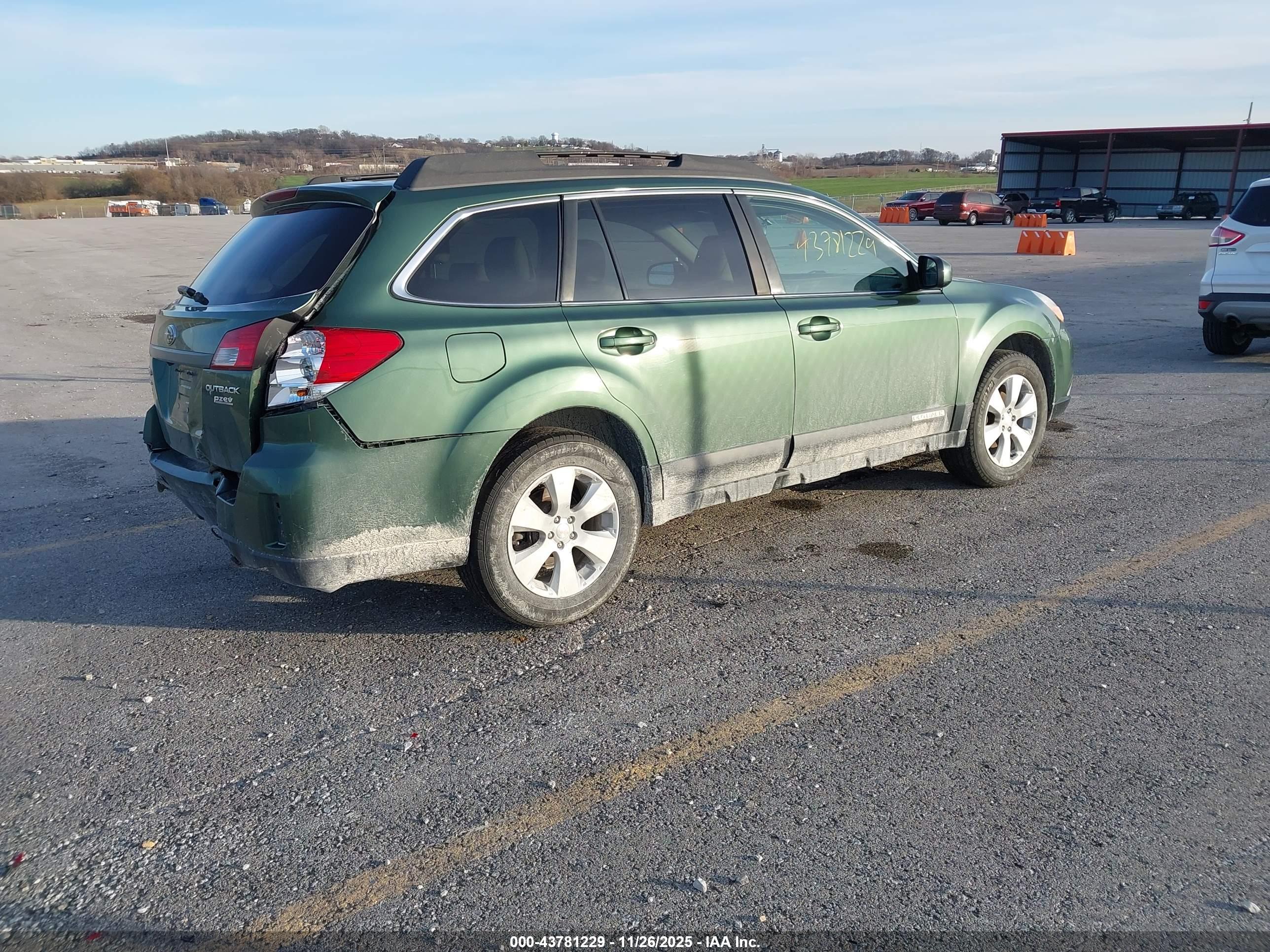 SUBARU OUTBACK image 4