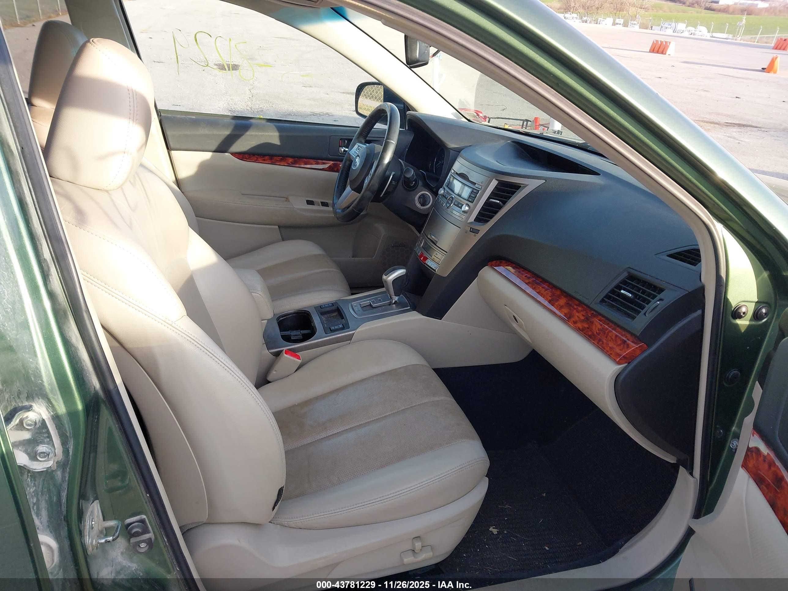 SUBARU OUTBACK image 5