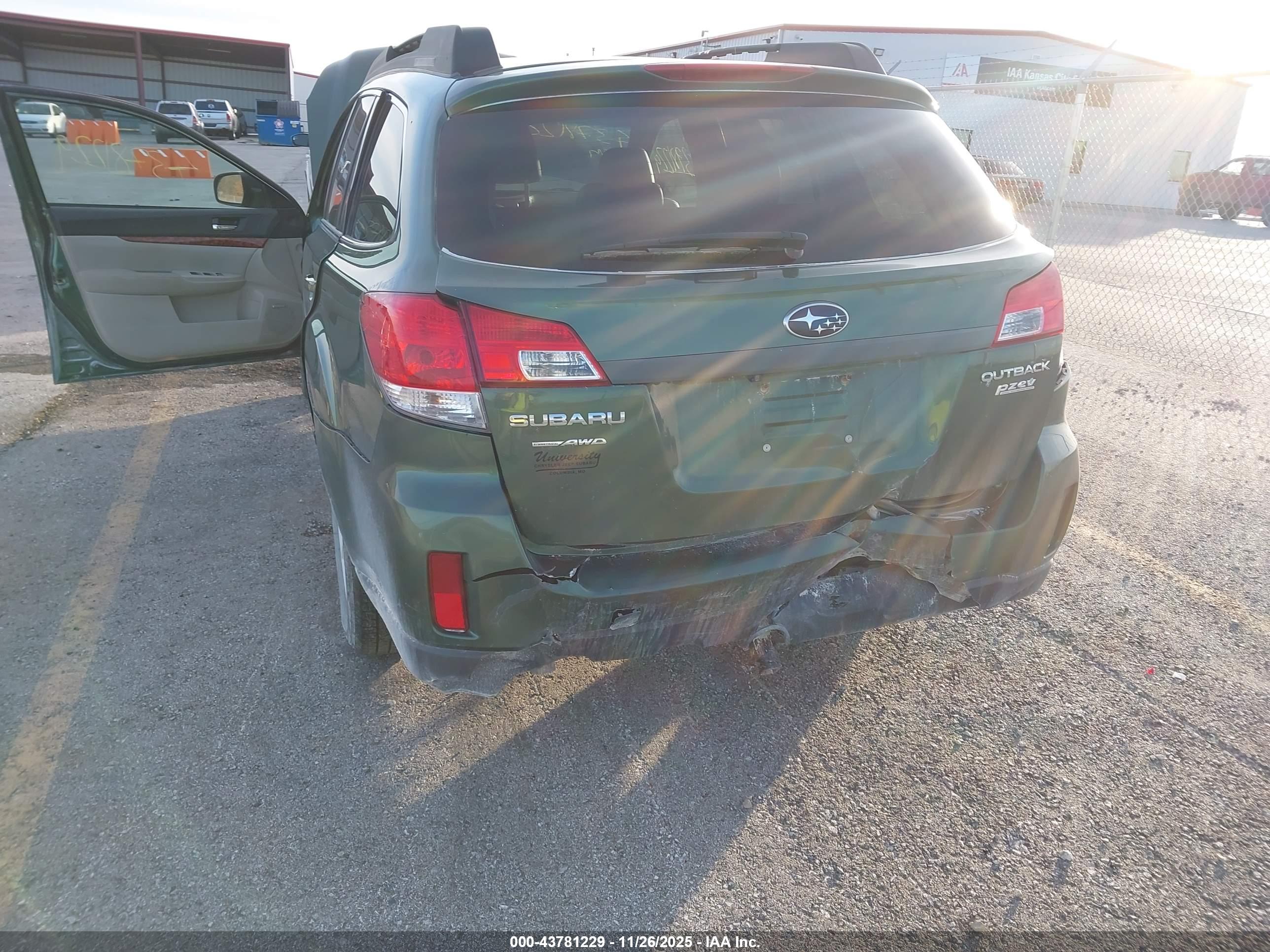 SUBARU OUTBACK image 6