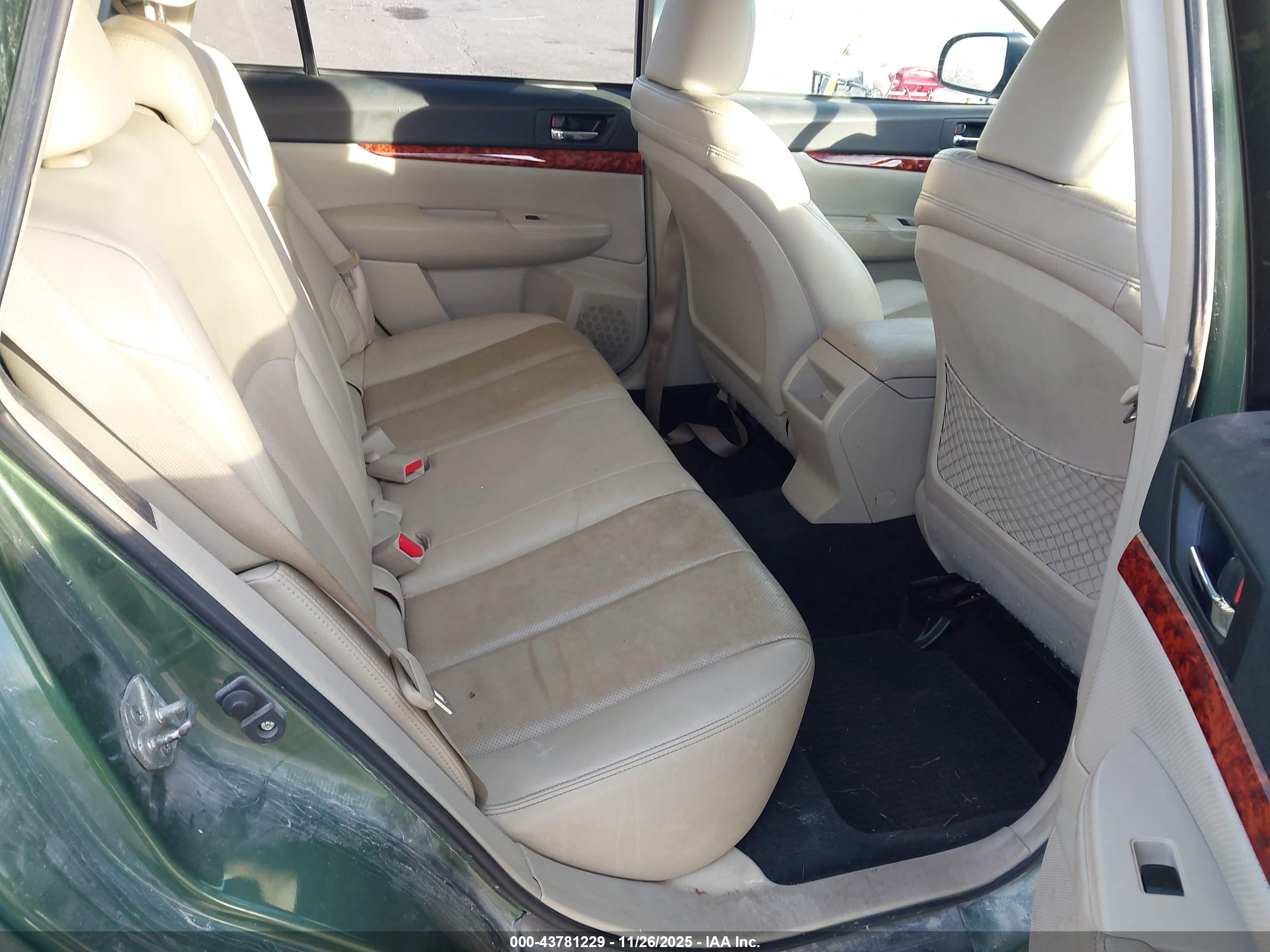 SUBARU OUTBACK image 8