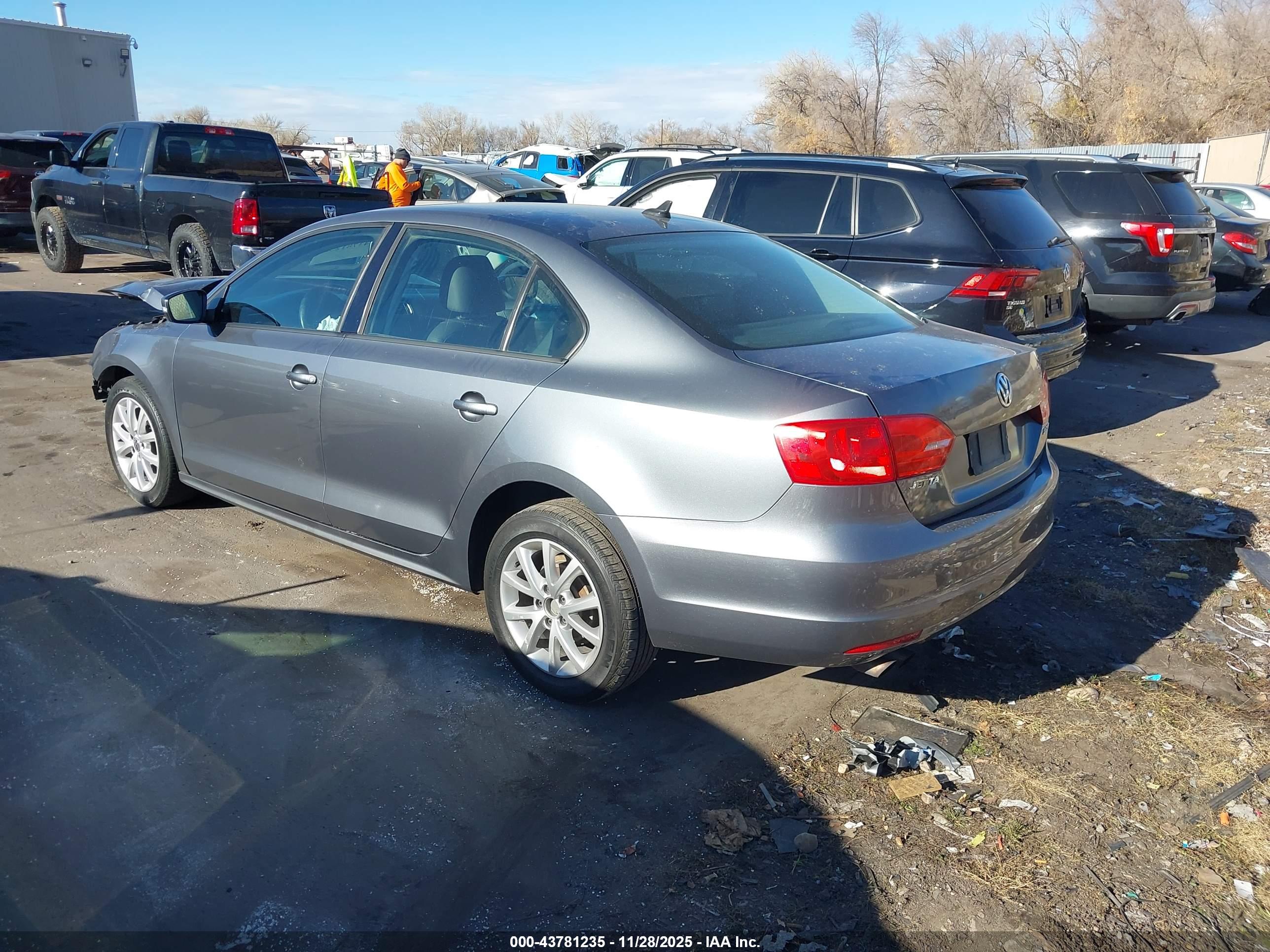 VOLKSWAGEN JETTA image 3