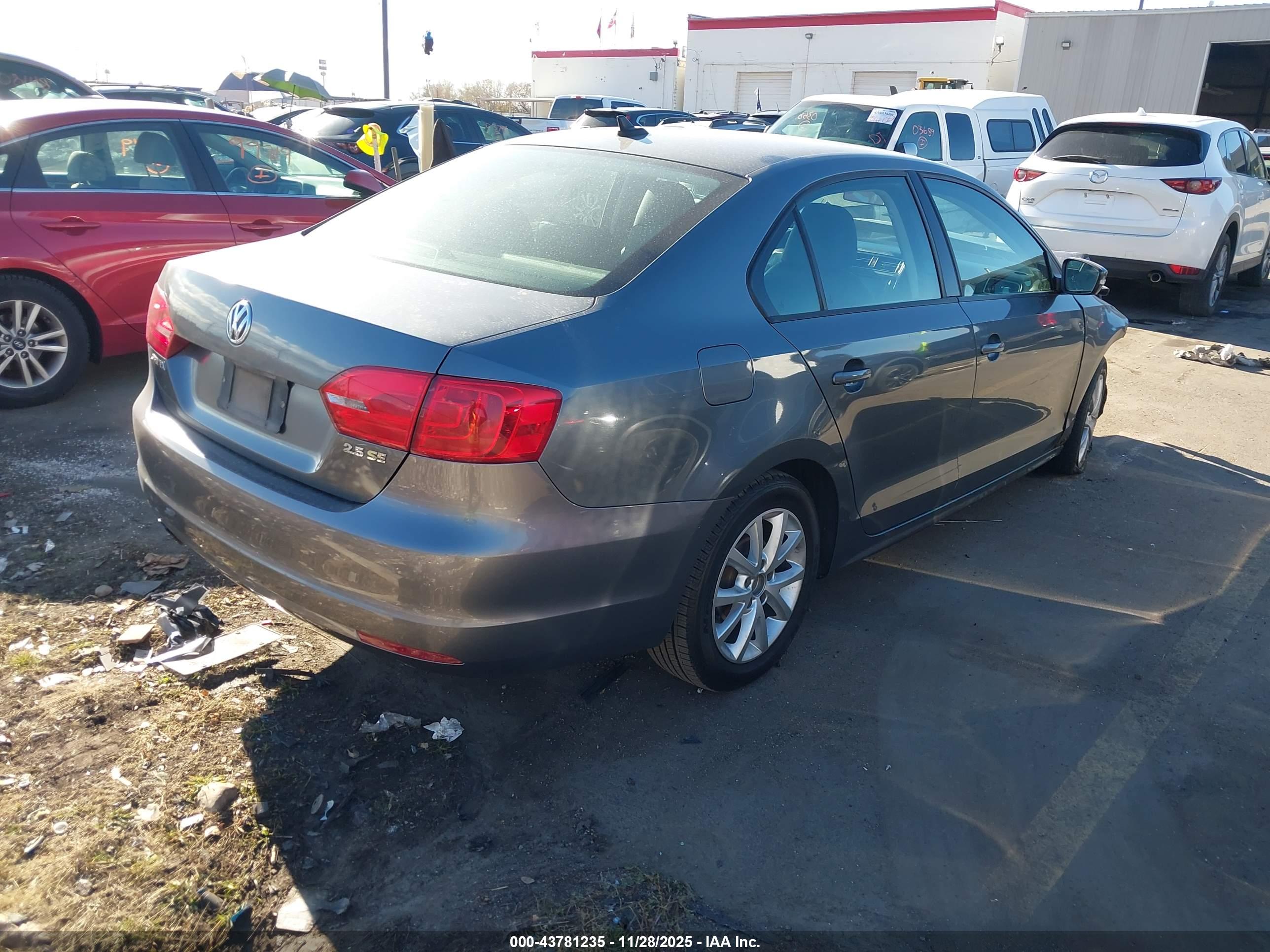 VOLKSWAGEN JETTA image 4
