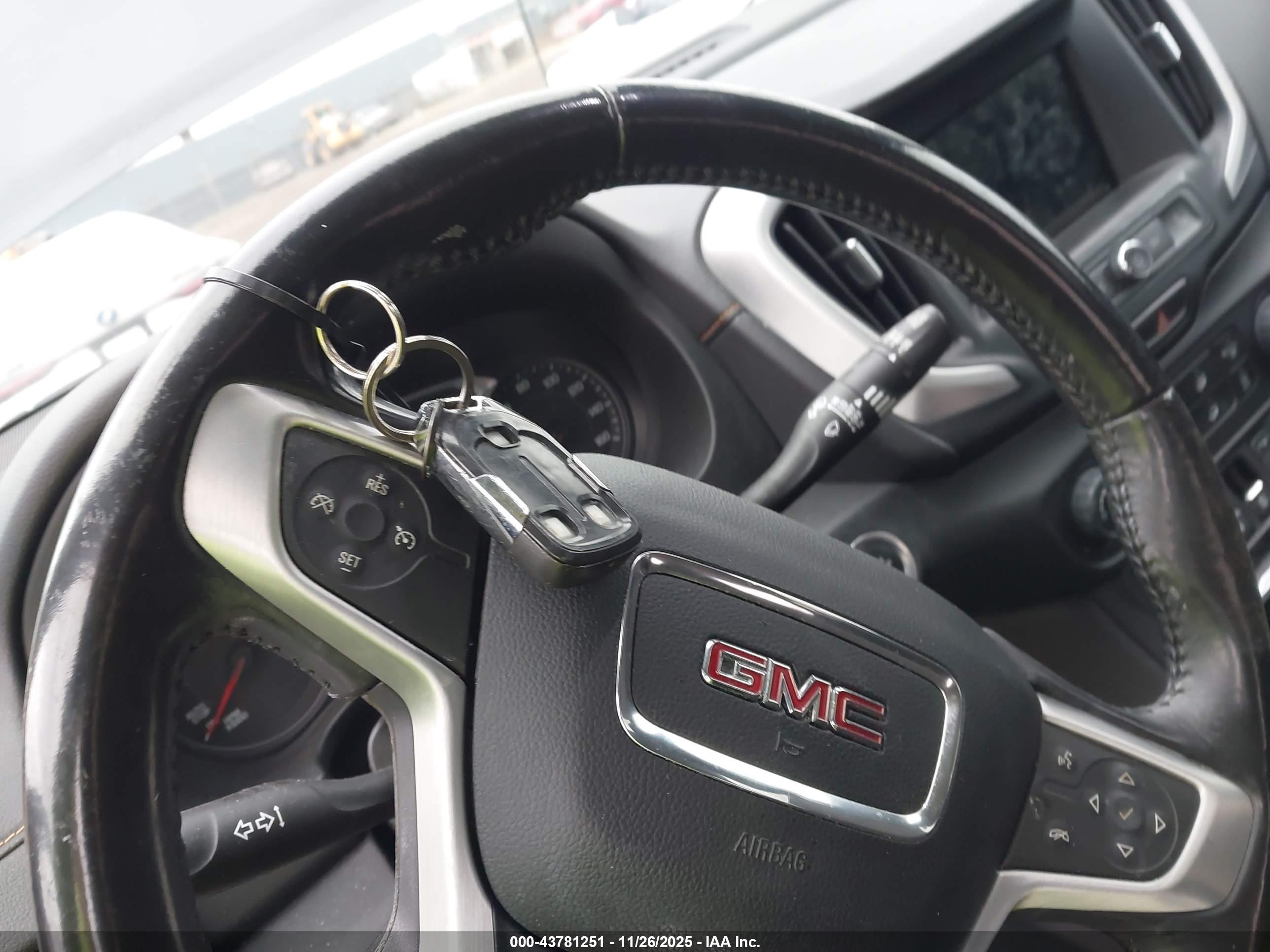 GMC TERRAIN image 11
