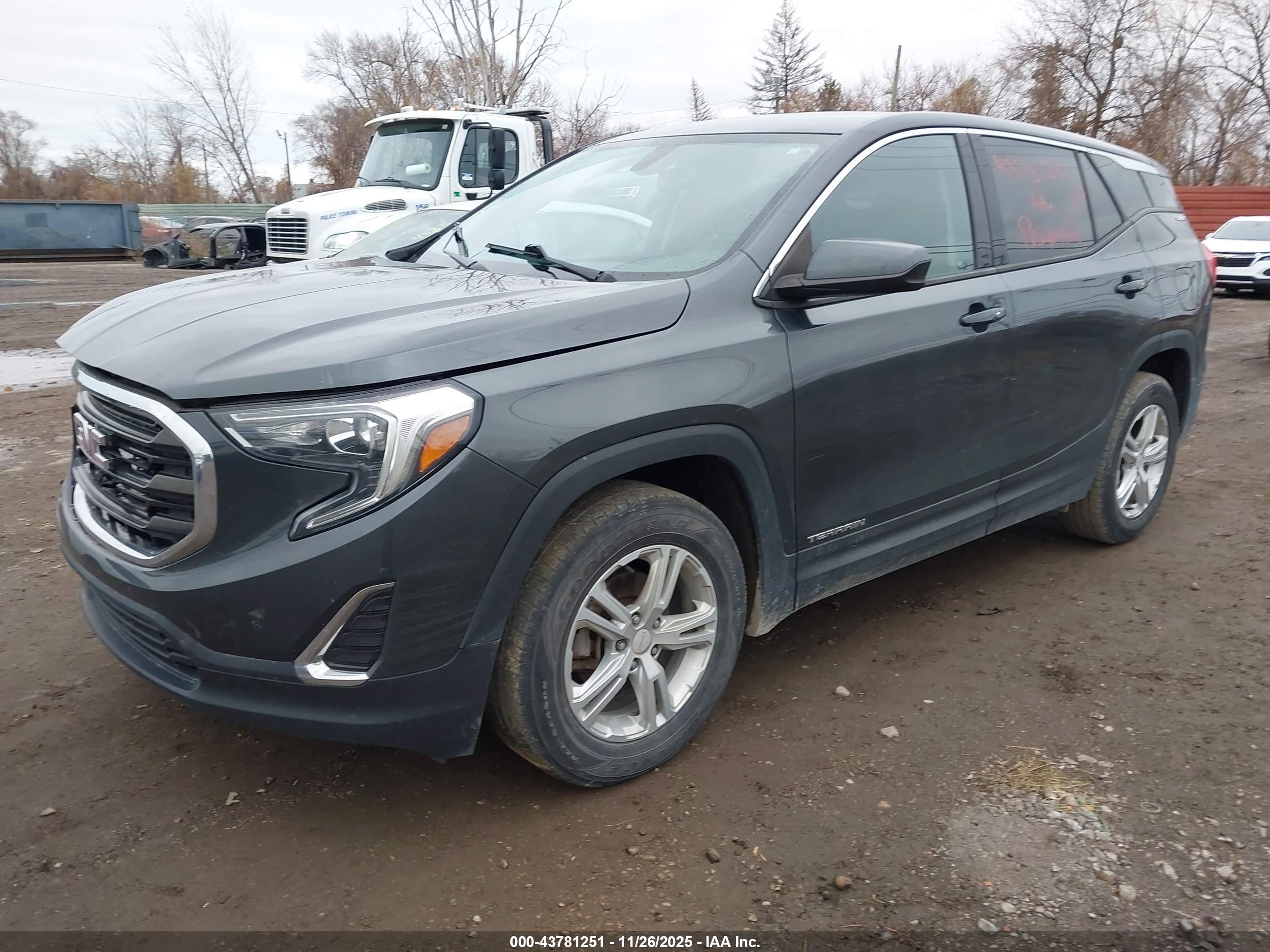 GMC TERRAIN image 2
