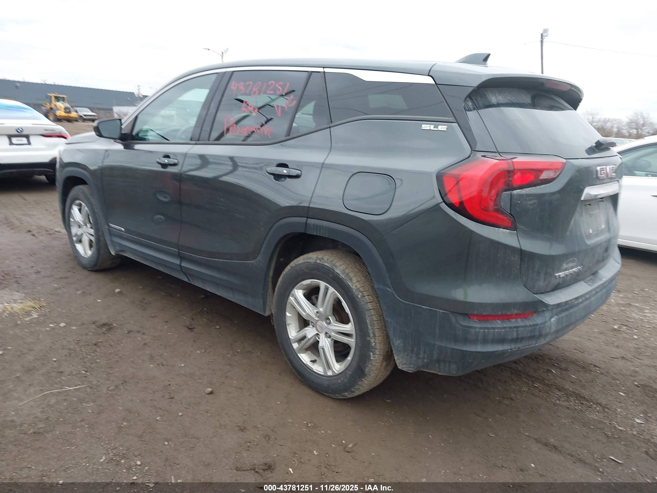 GMC TERRAIN image 3