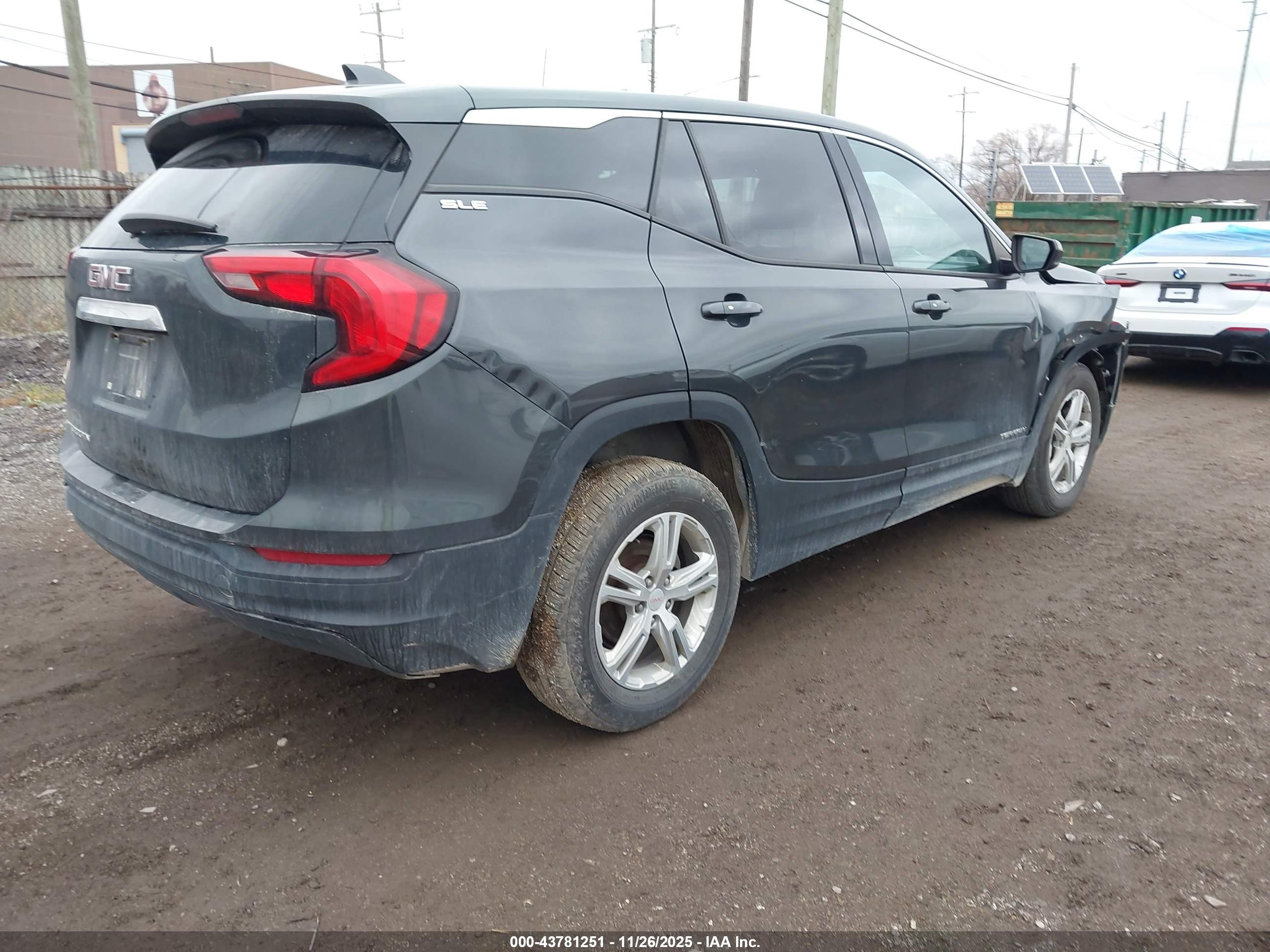 GMC TERRAIN image 4