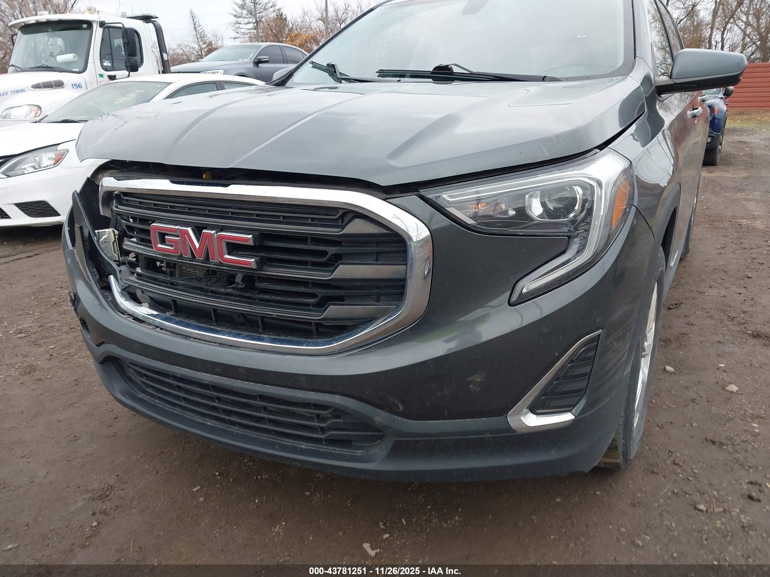 GMC TERRAIN image 6