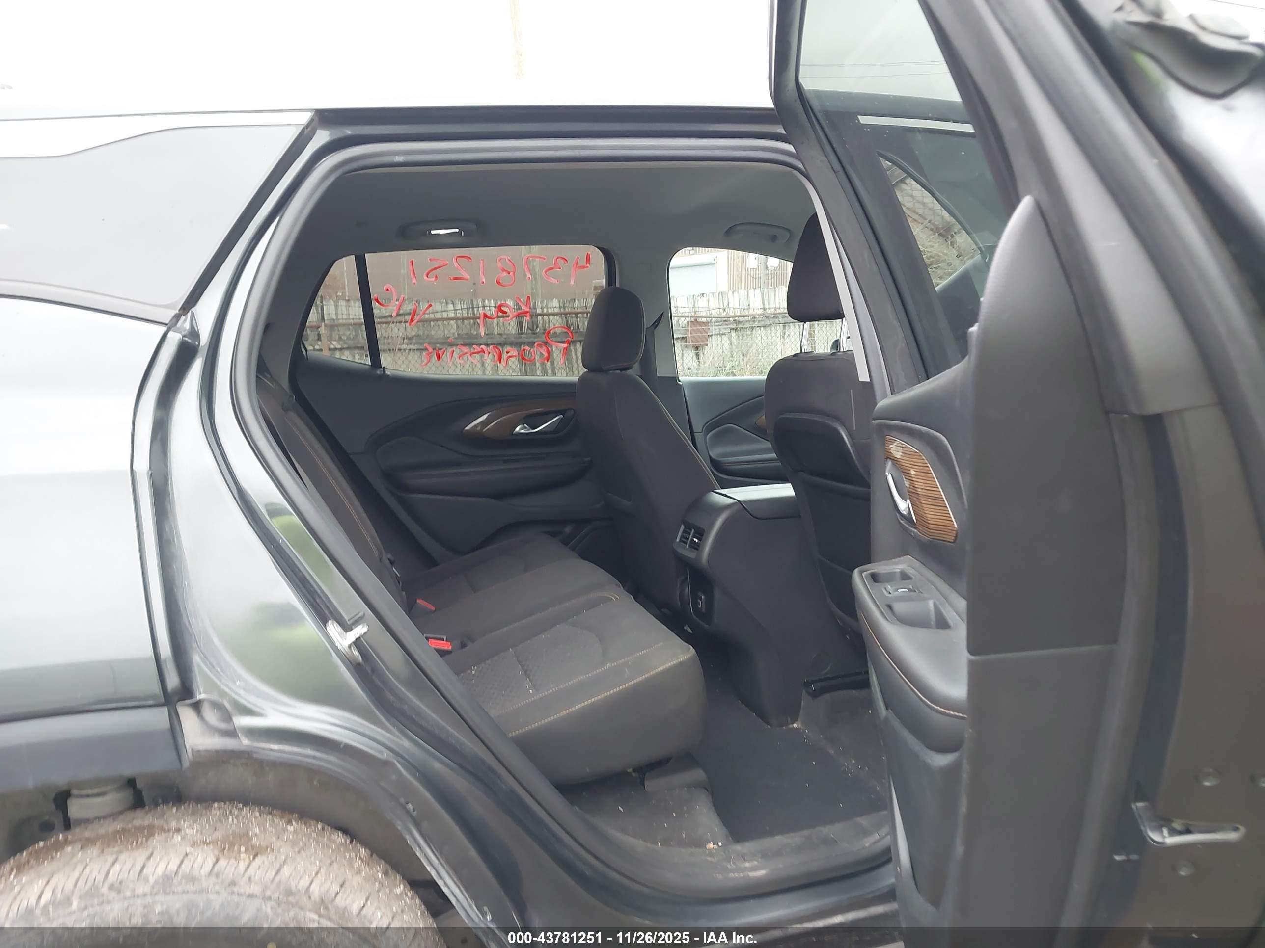 GMC TERRAIN image 8