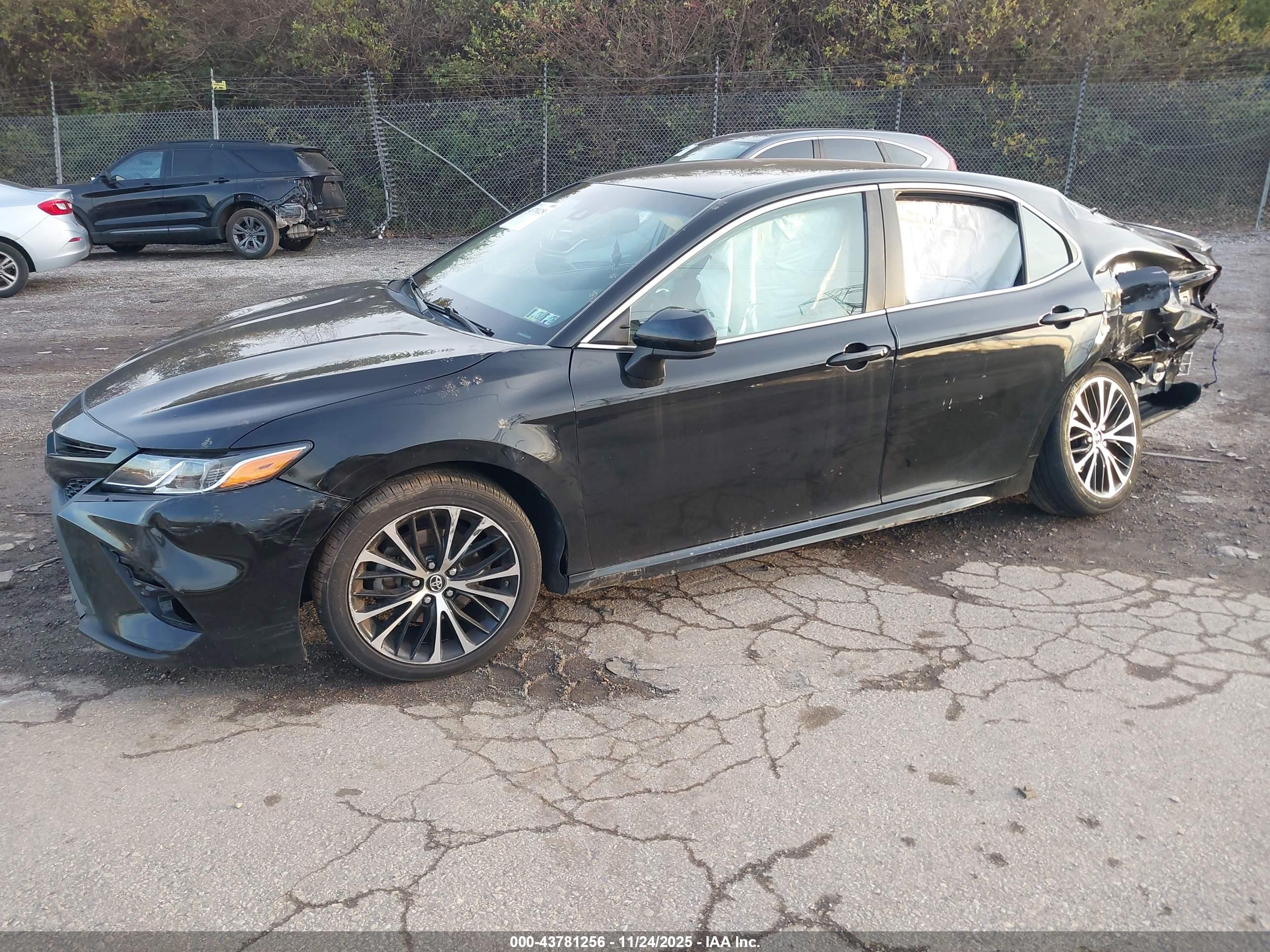 TOYOTA CAMRY image 2