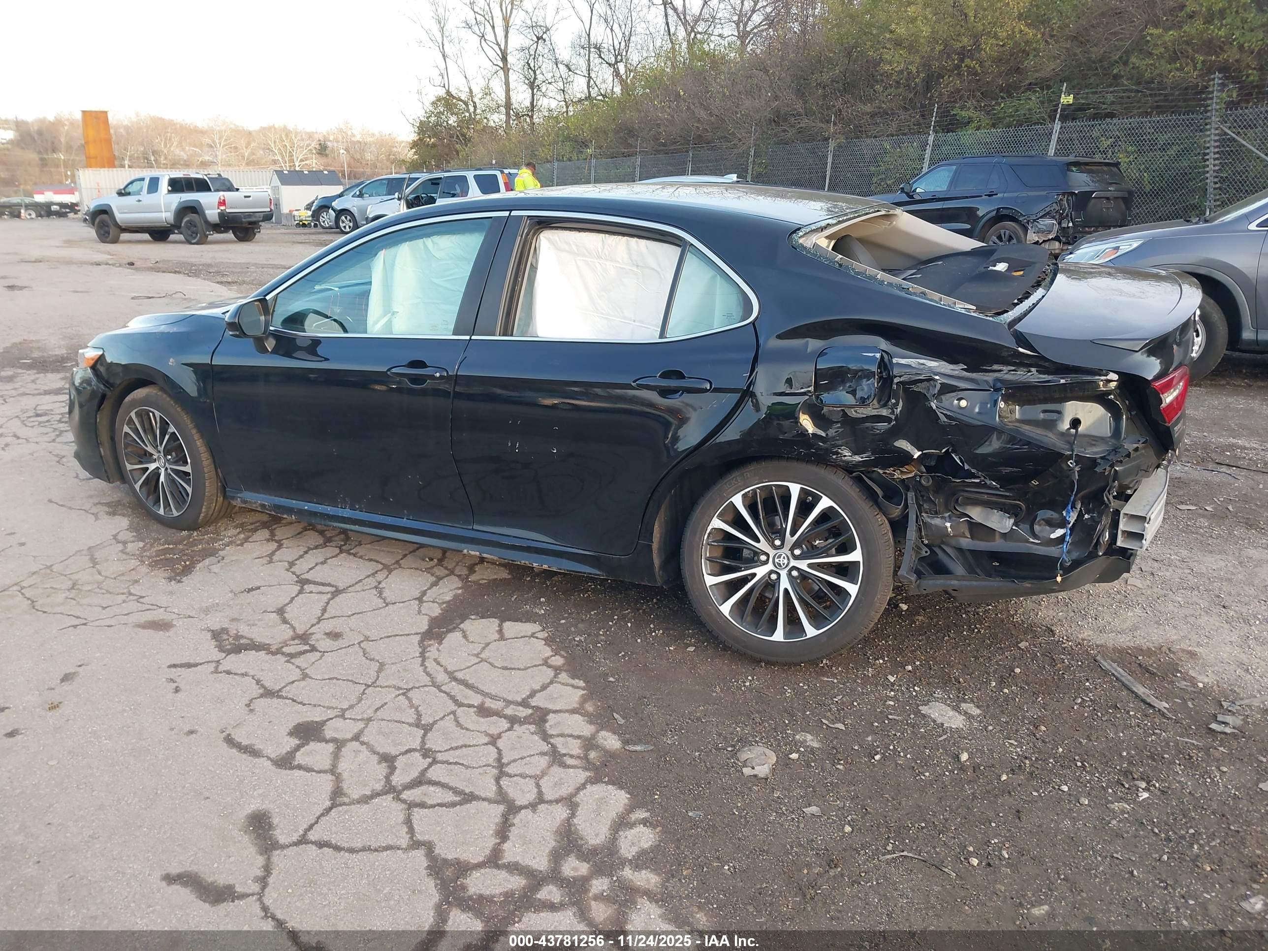TOYOTA CAMRY image 3