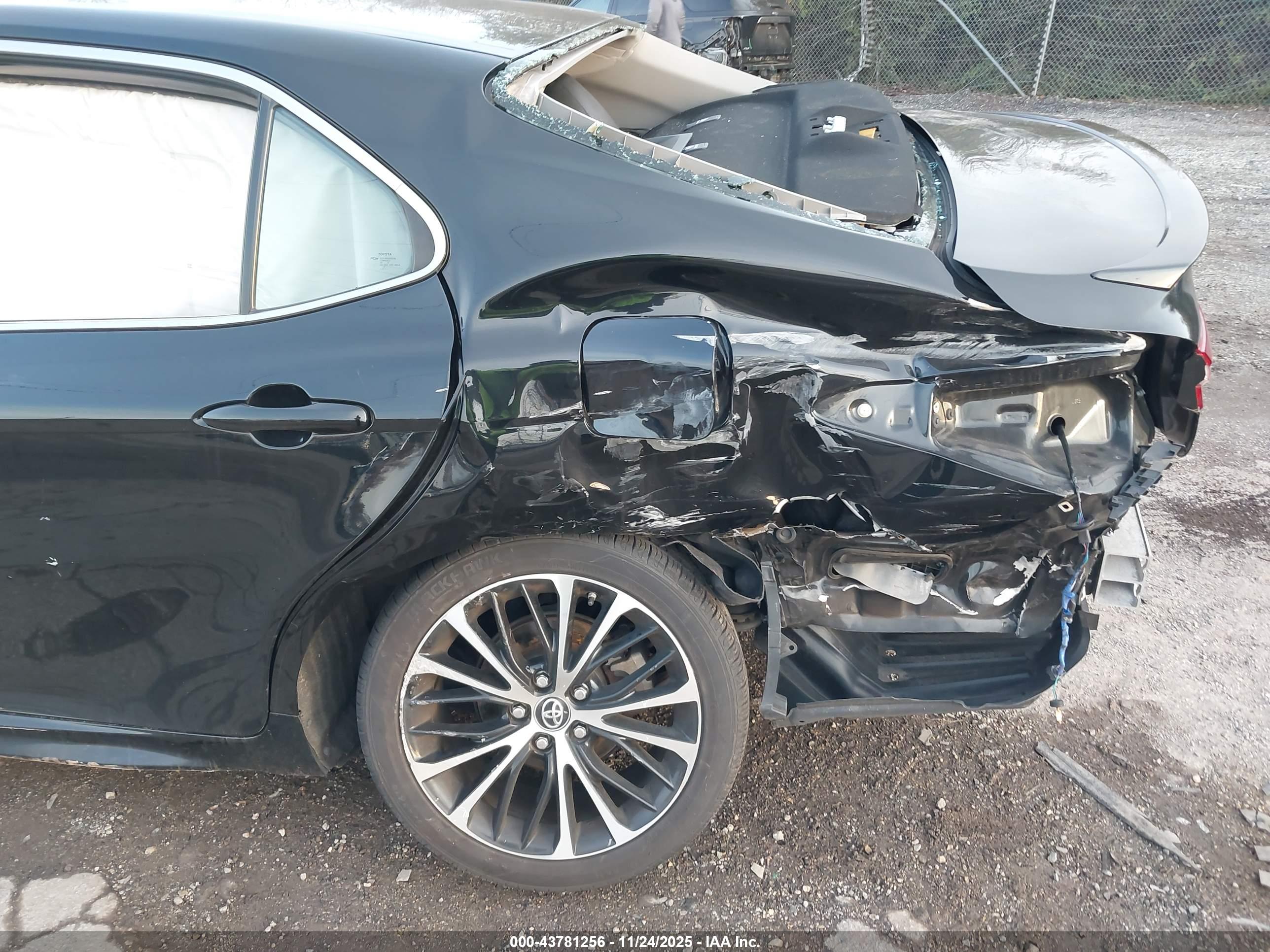 TOYOTA CAMRY image 6