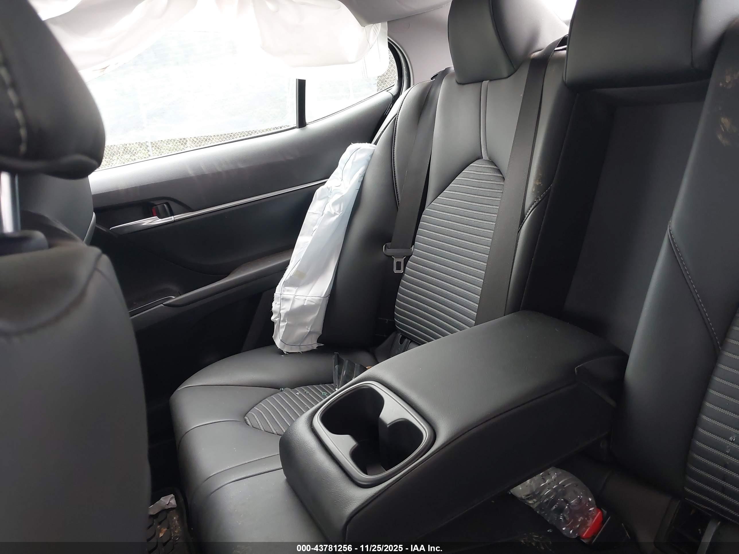 TOYOTA CAMRY image 8