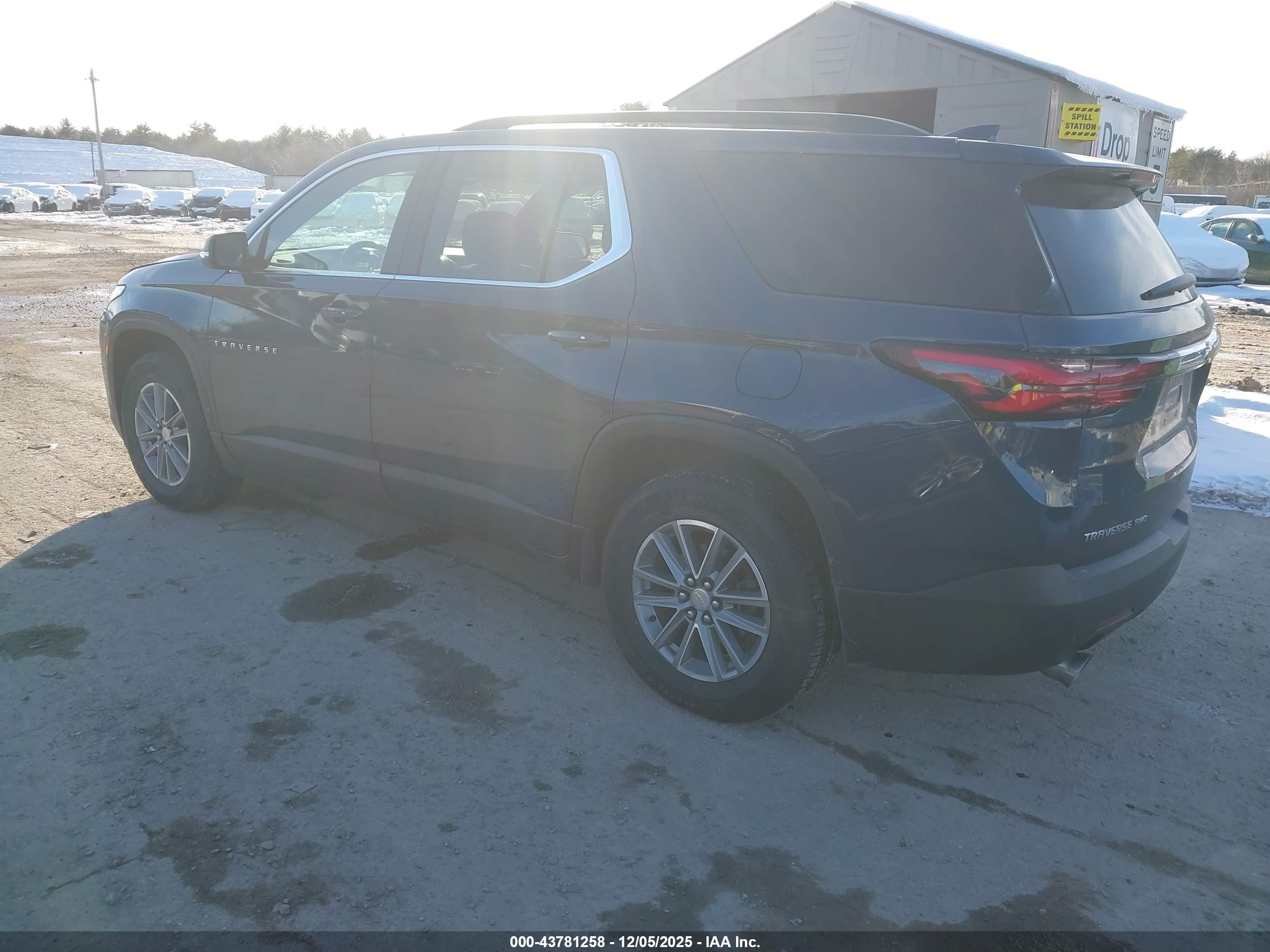 CHEVROLET TRAVERSE image 3