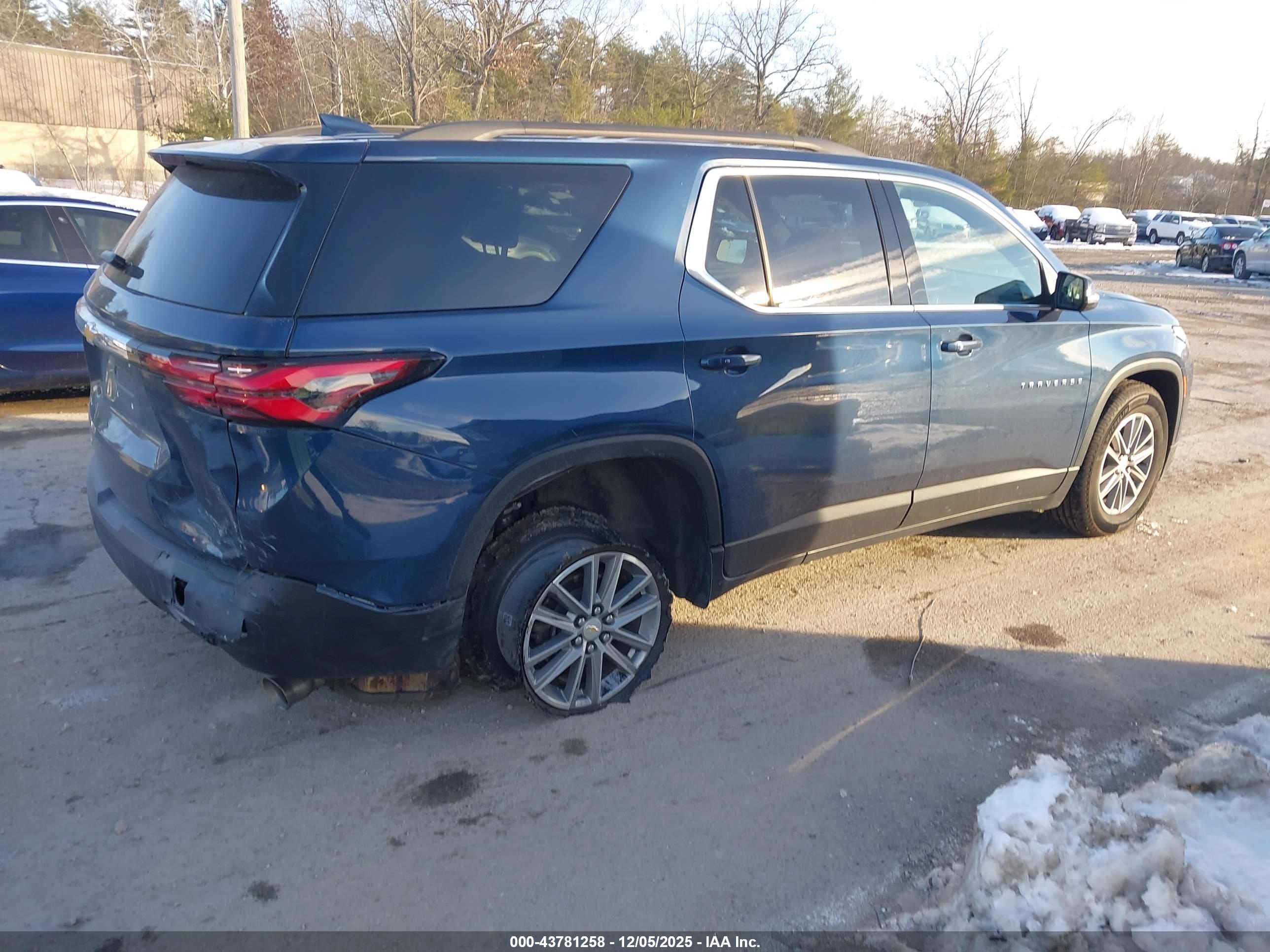 CHEVROLET TRAVERSE image 4
