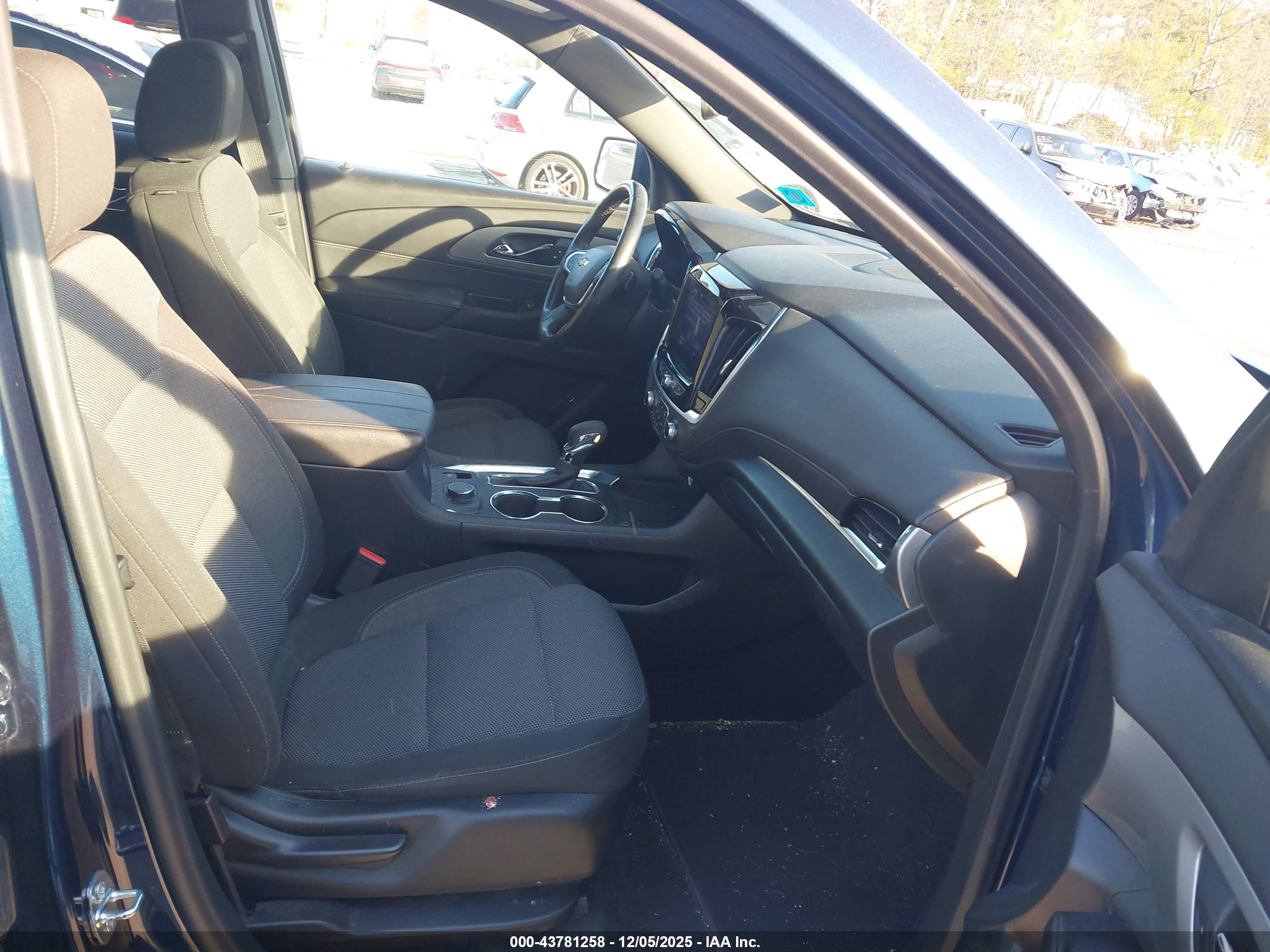CHEVROLET TRAVERSE image 5