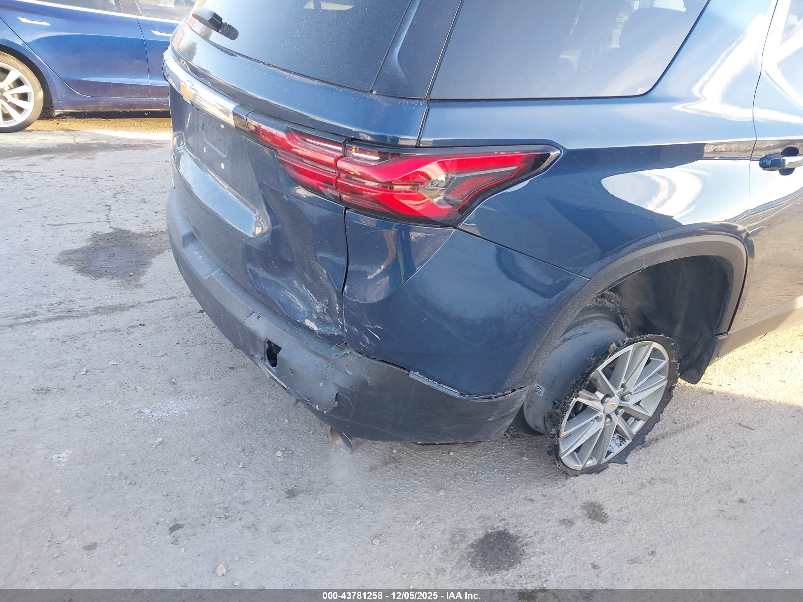 CHEVROLET TRAVERSE image 6