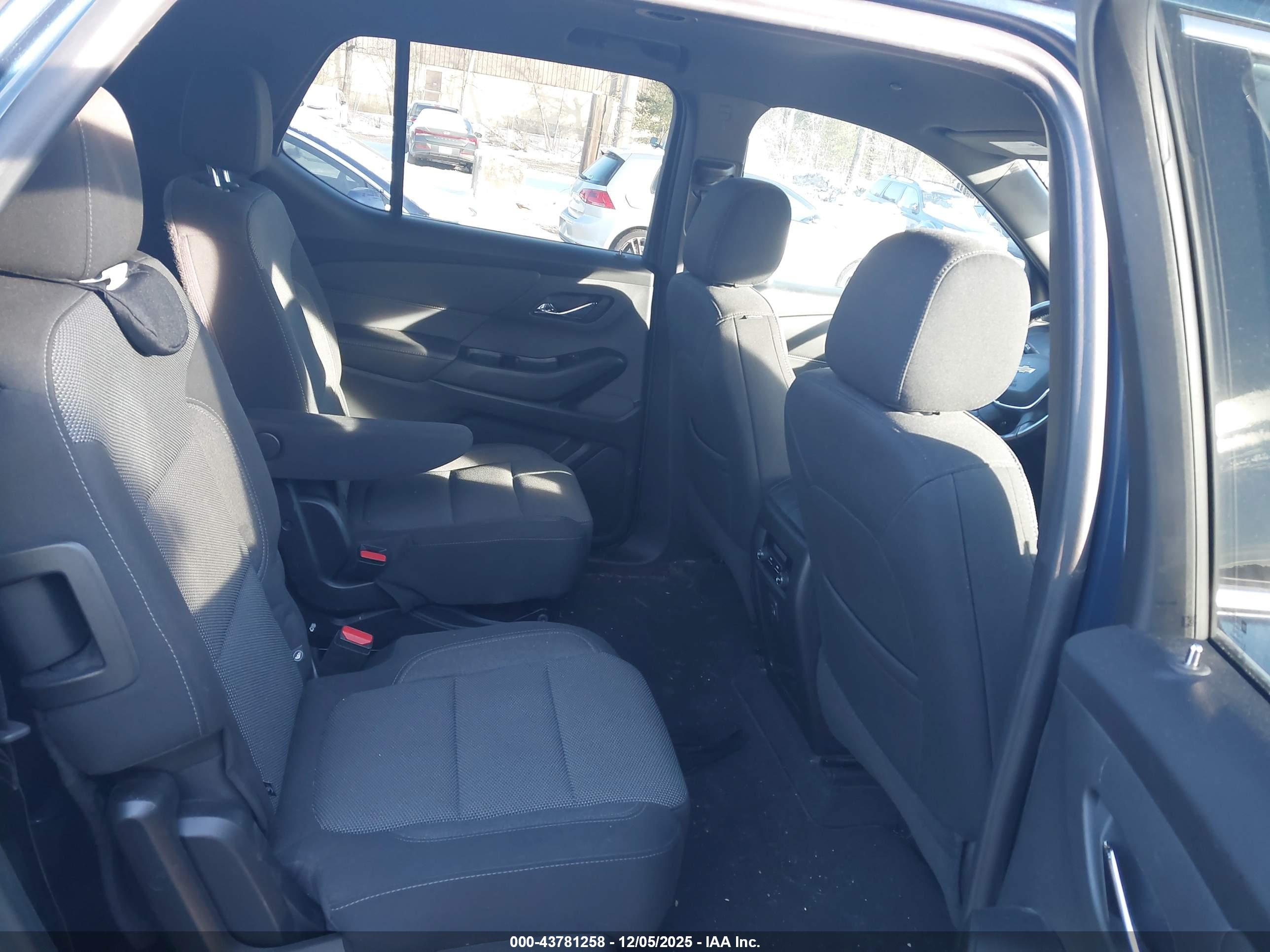 CHEVROLET TRAVERSE image 8
