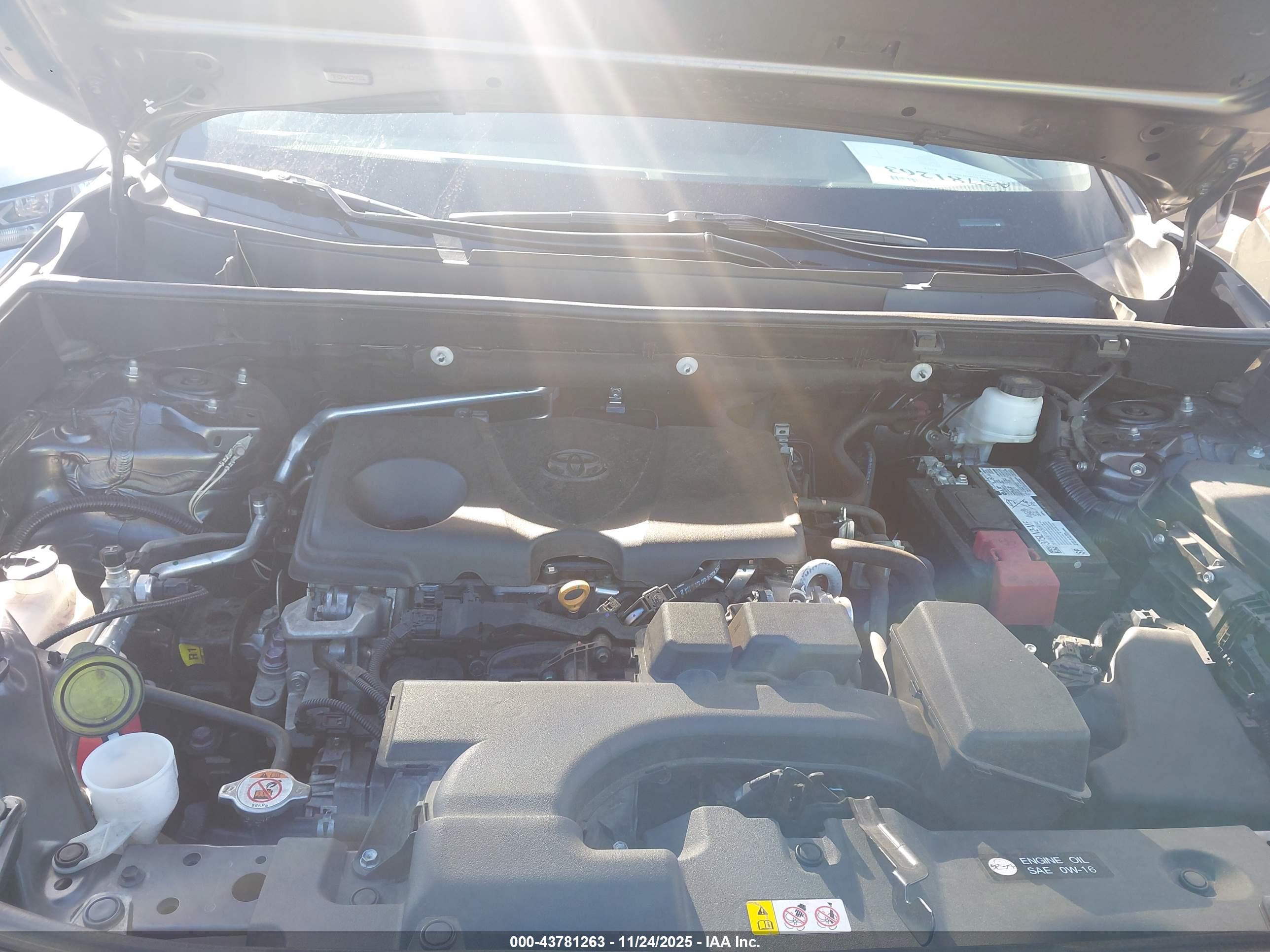 TOYOTA RAV4 image 10