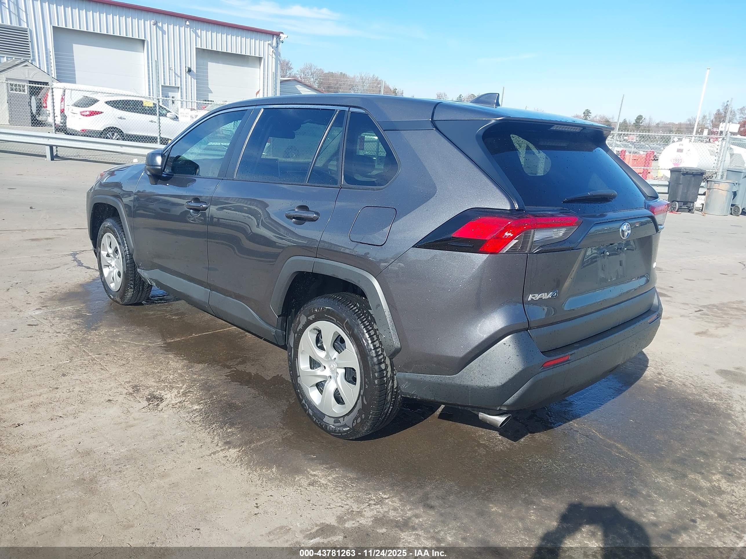 TOYOTA RAV4 image 3