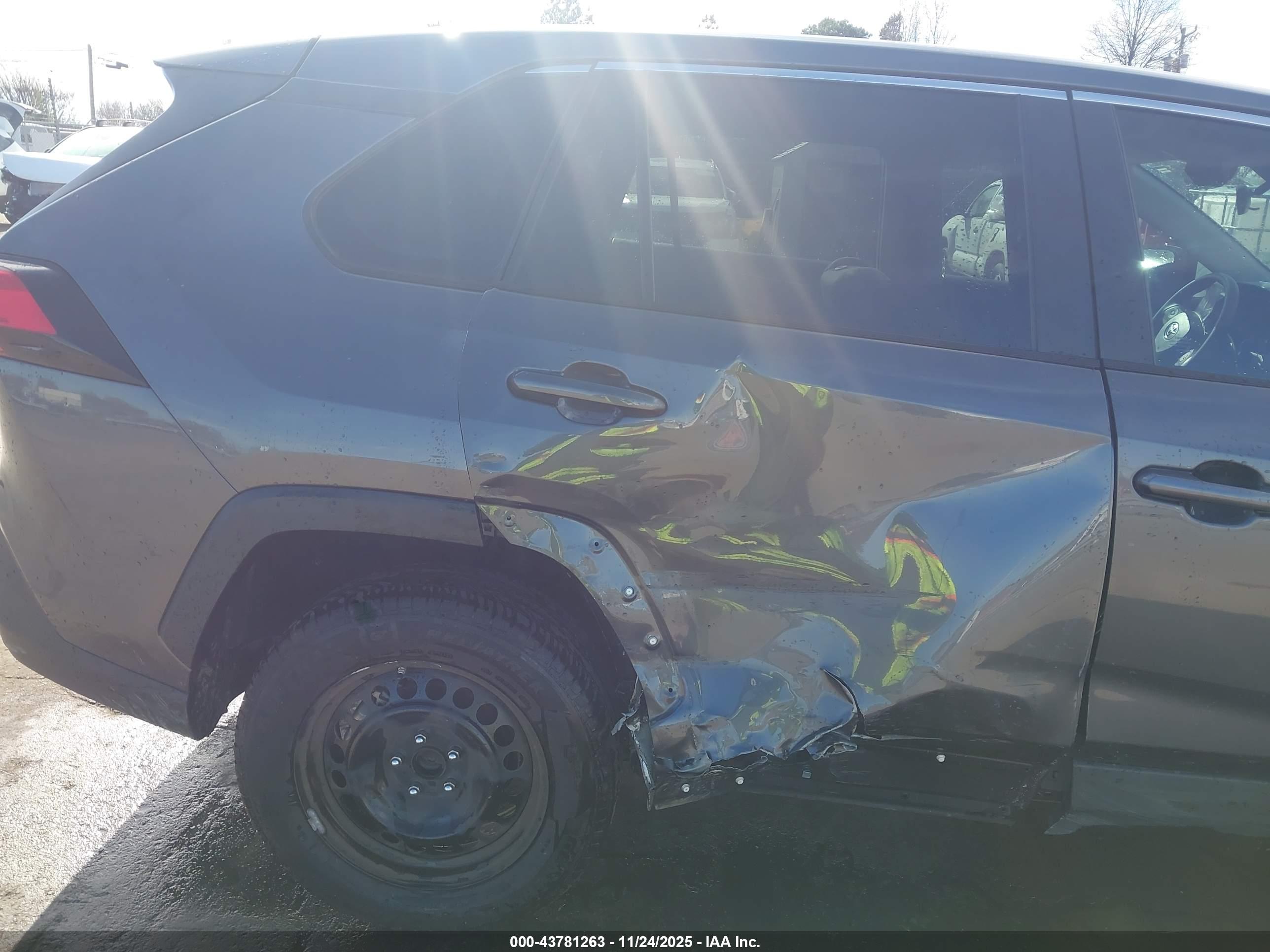 TOYOTA RAV4 image 6