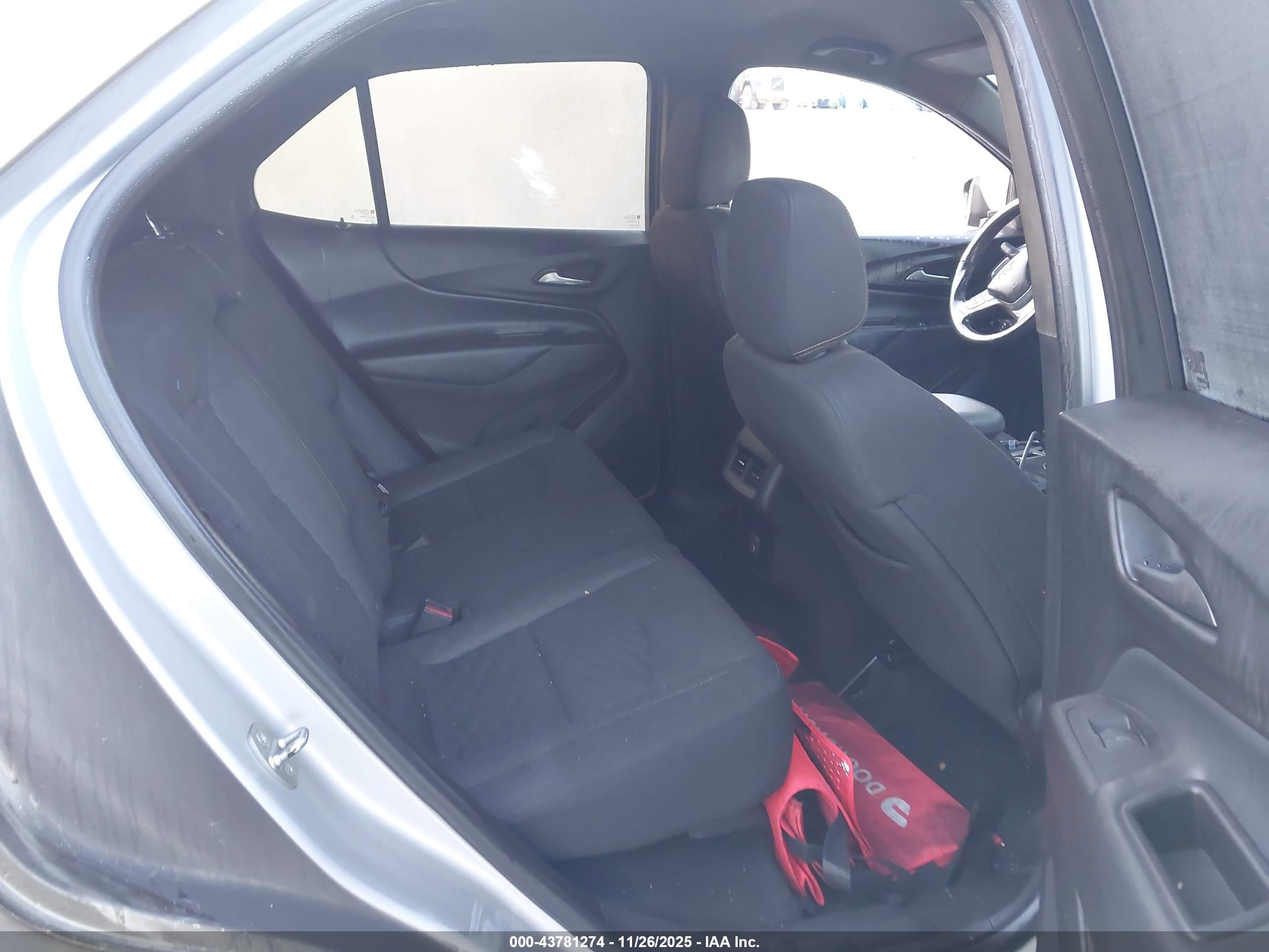 CHEVROLET EQUINOX image 8