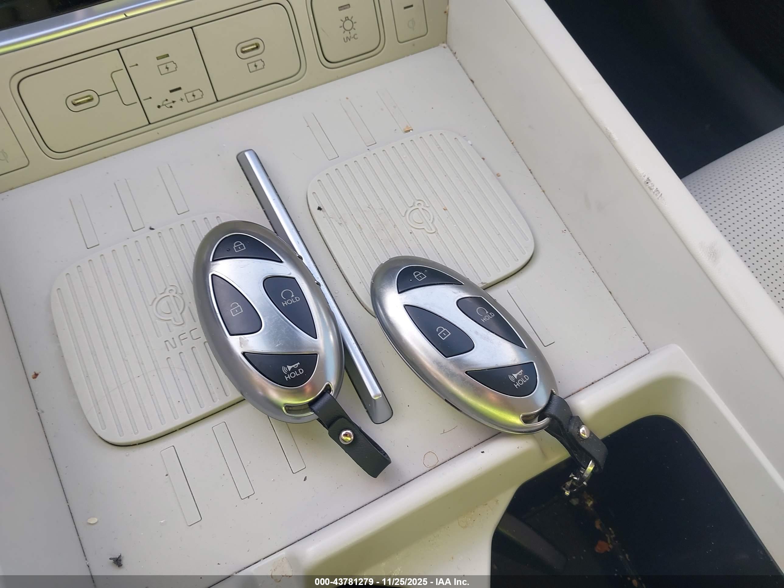 HYUNDAI SANTA image 11