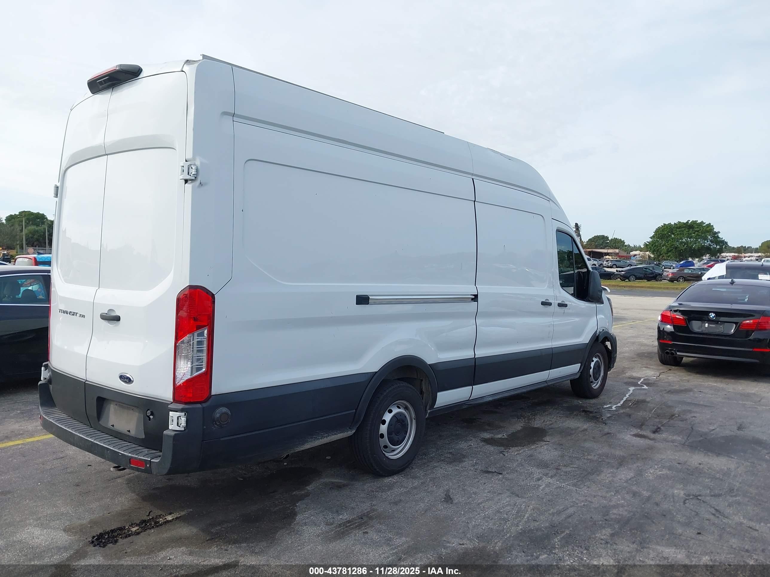 FORD TRANSIT-350 image 4