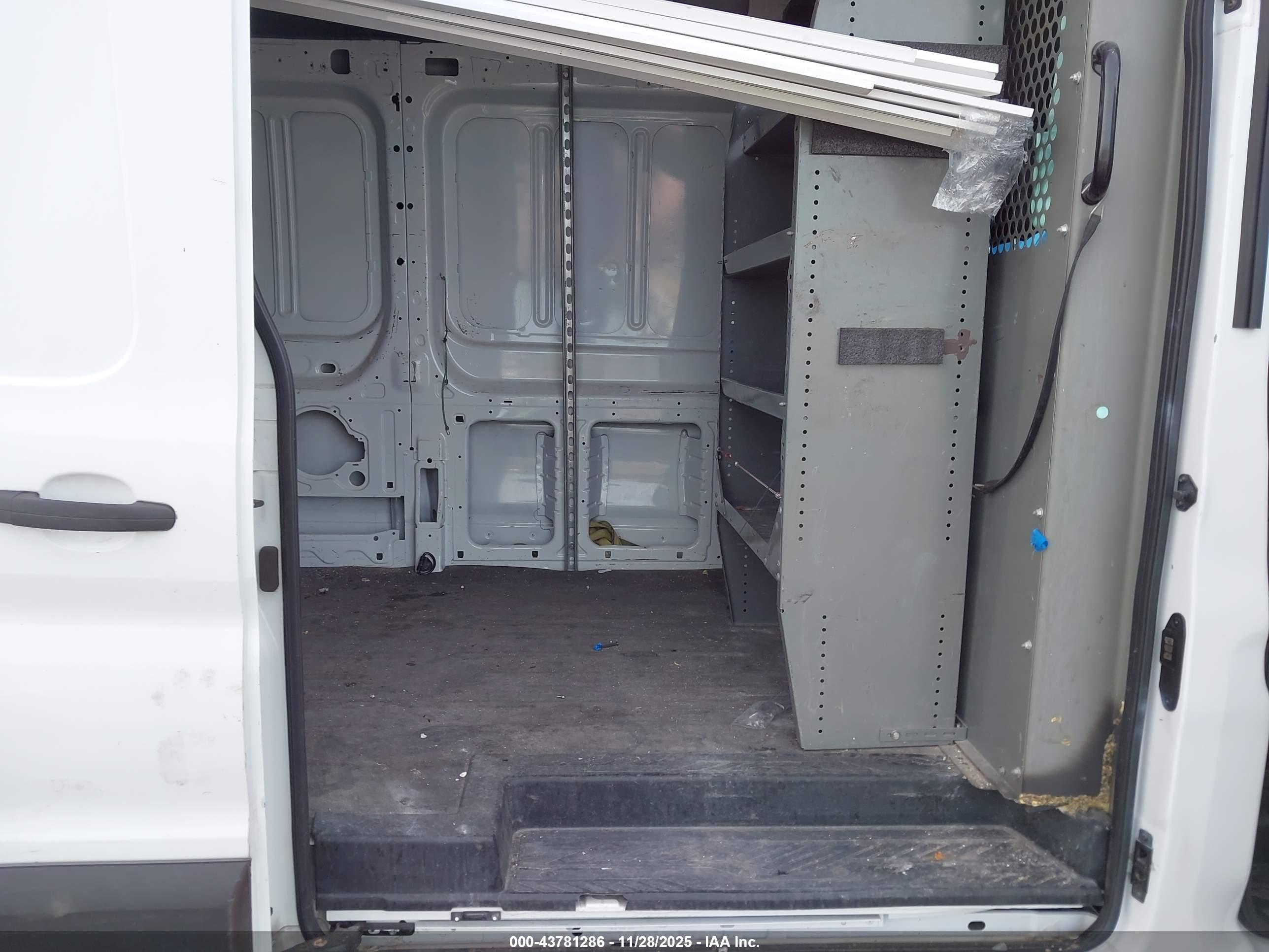 FORD TRANSIT-350 image 8