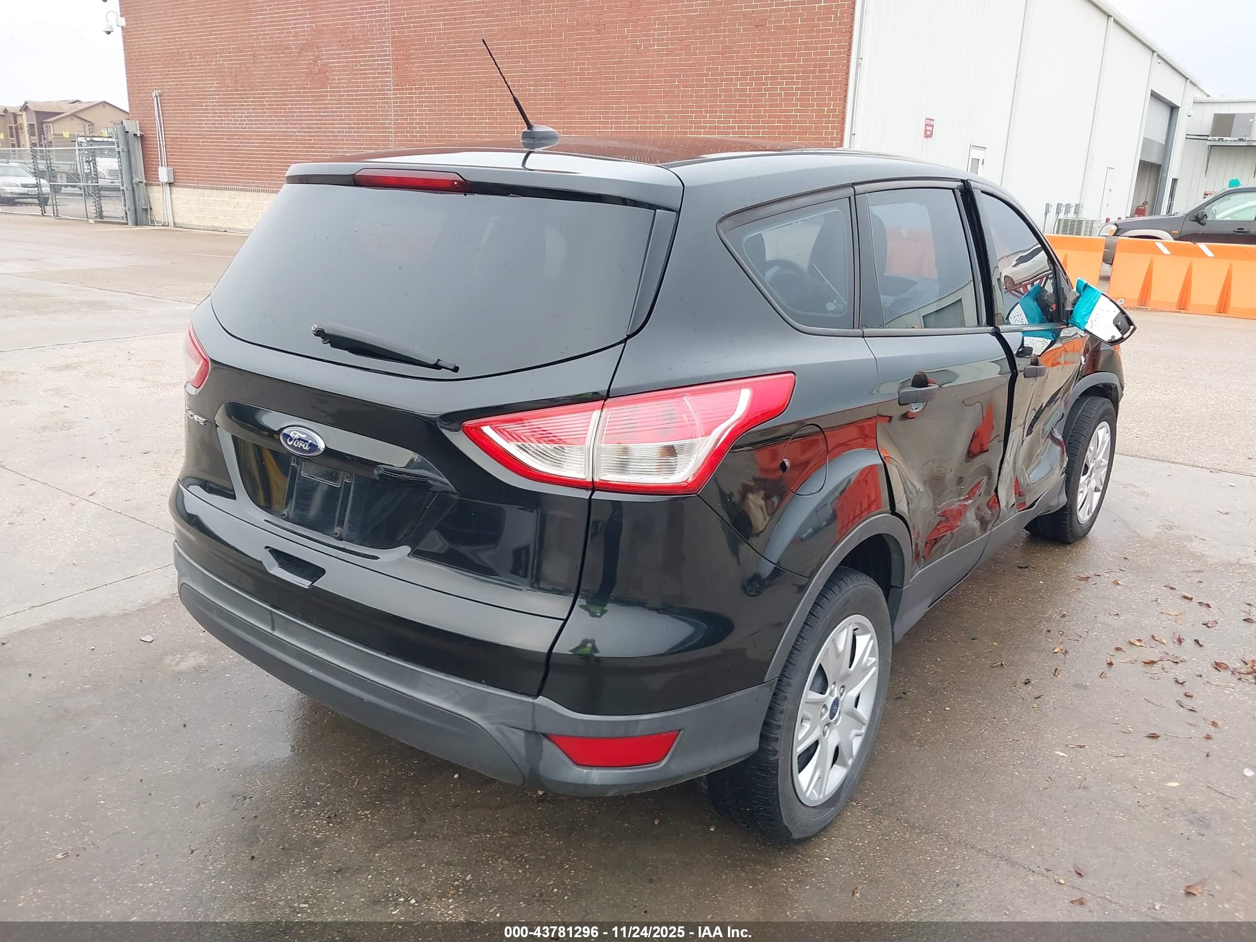 FORD ESCAPE image 4