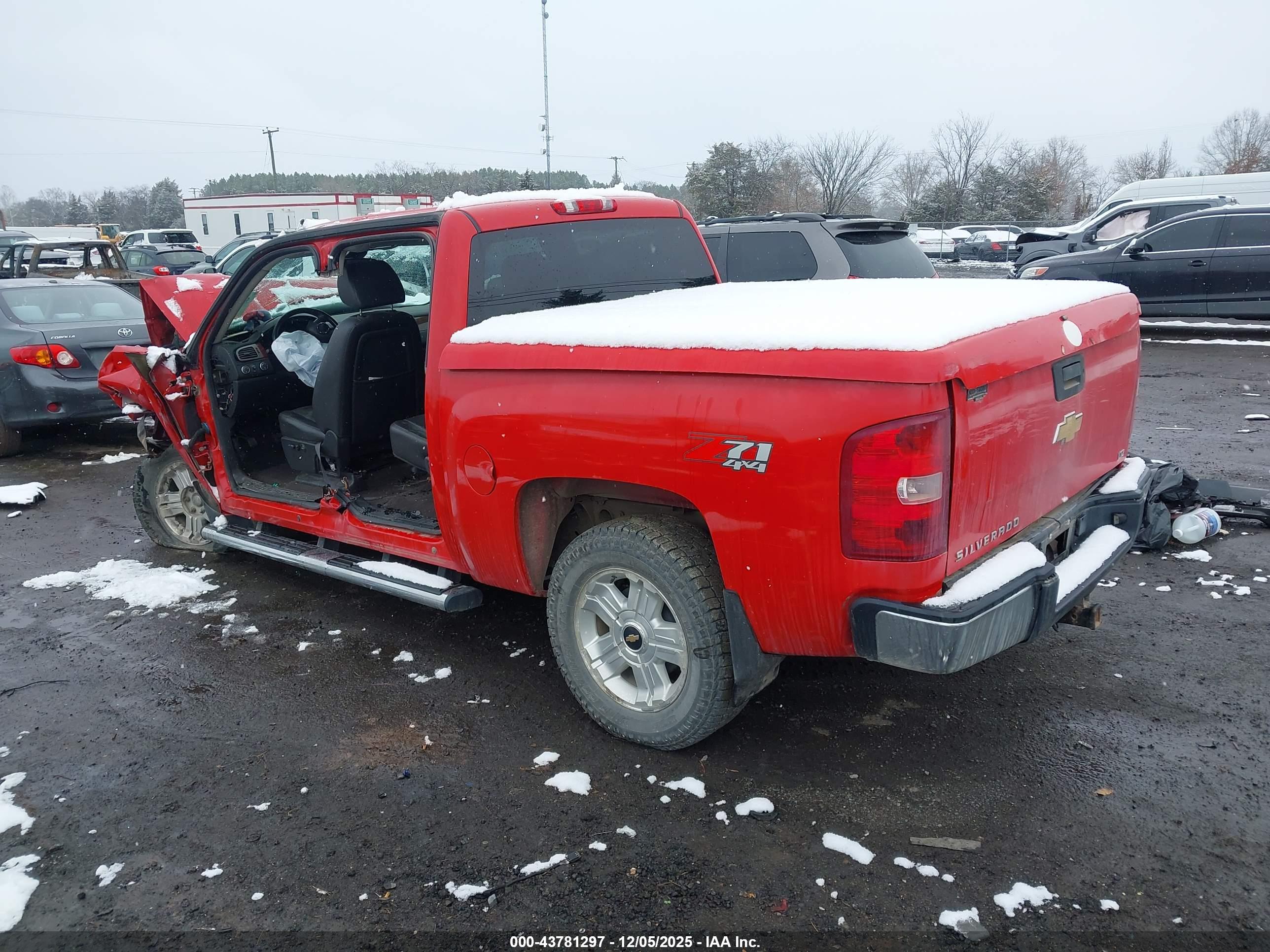 CHEVROLET SILVERADO image 3