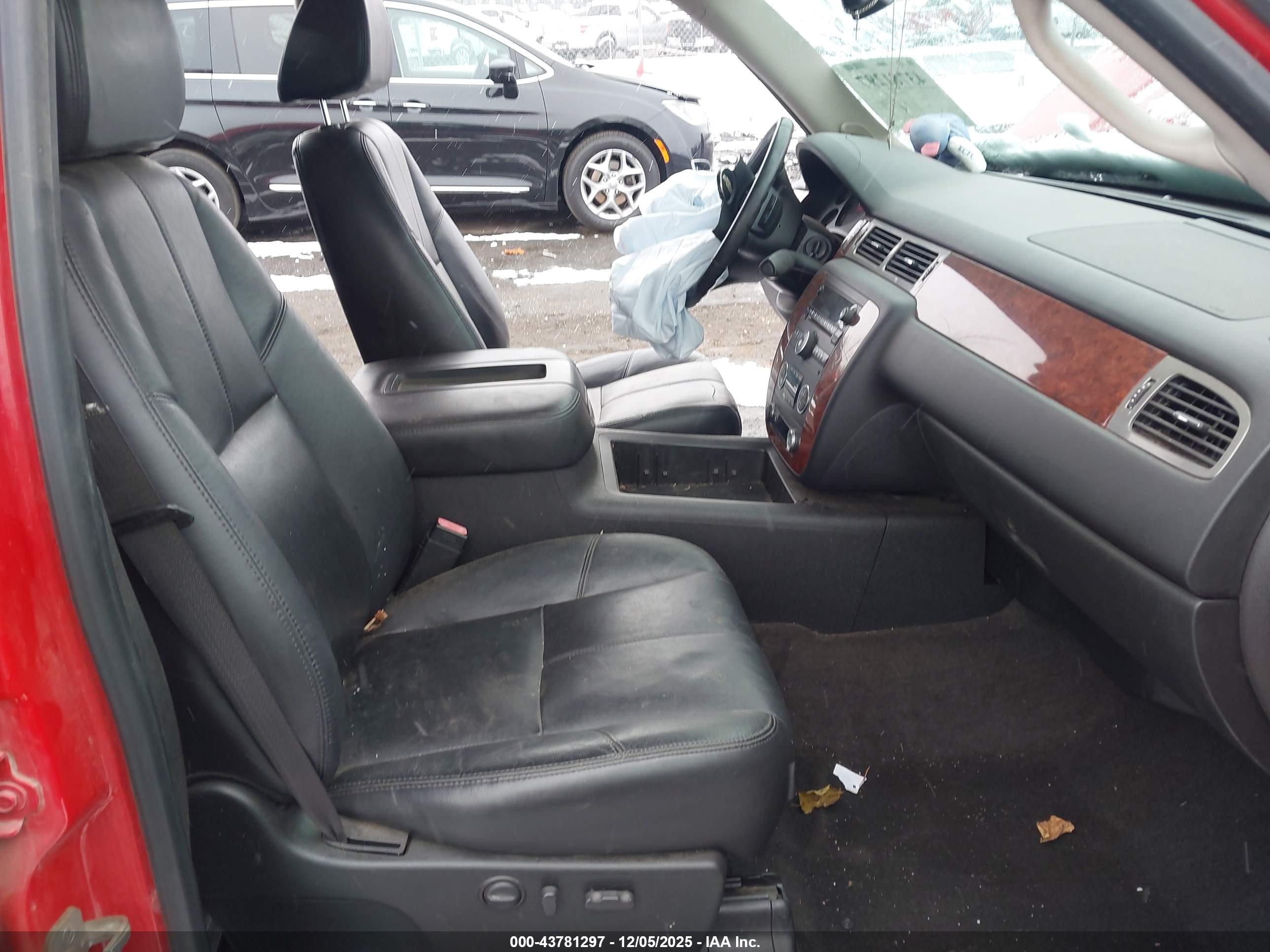 CHEVROLET SILVERADO image 5