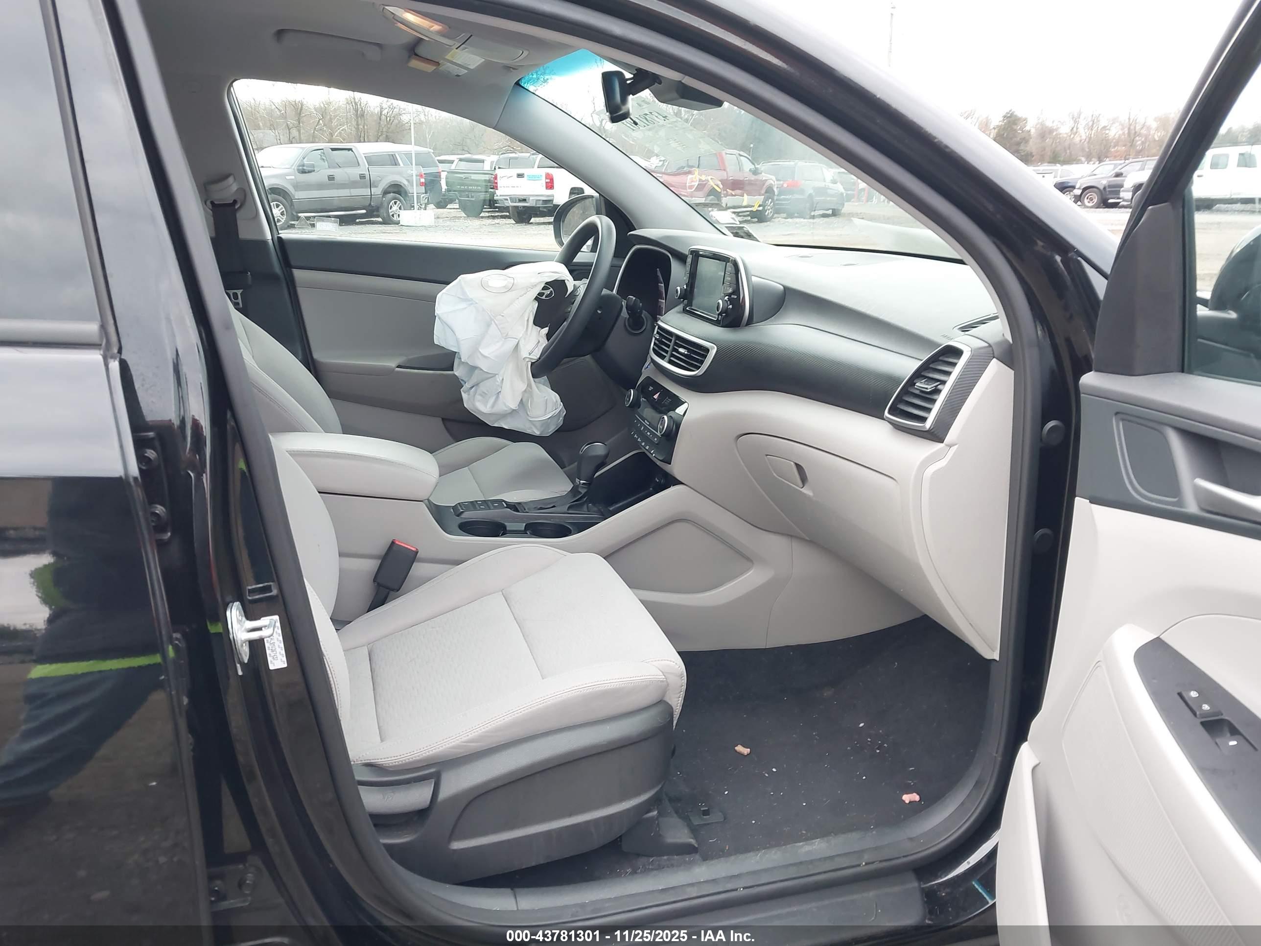 HYUNDAI TUCSON image 5