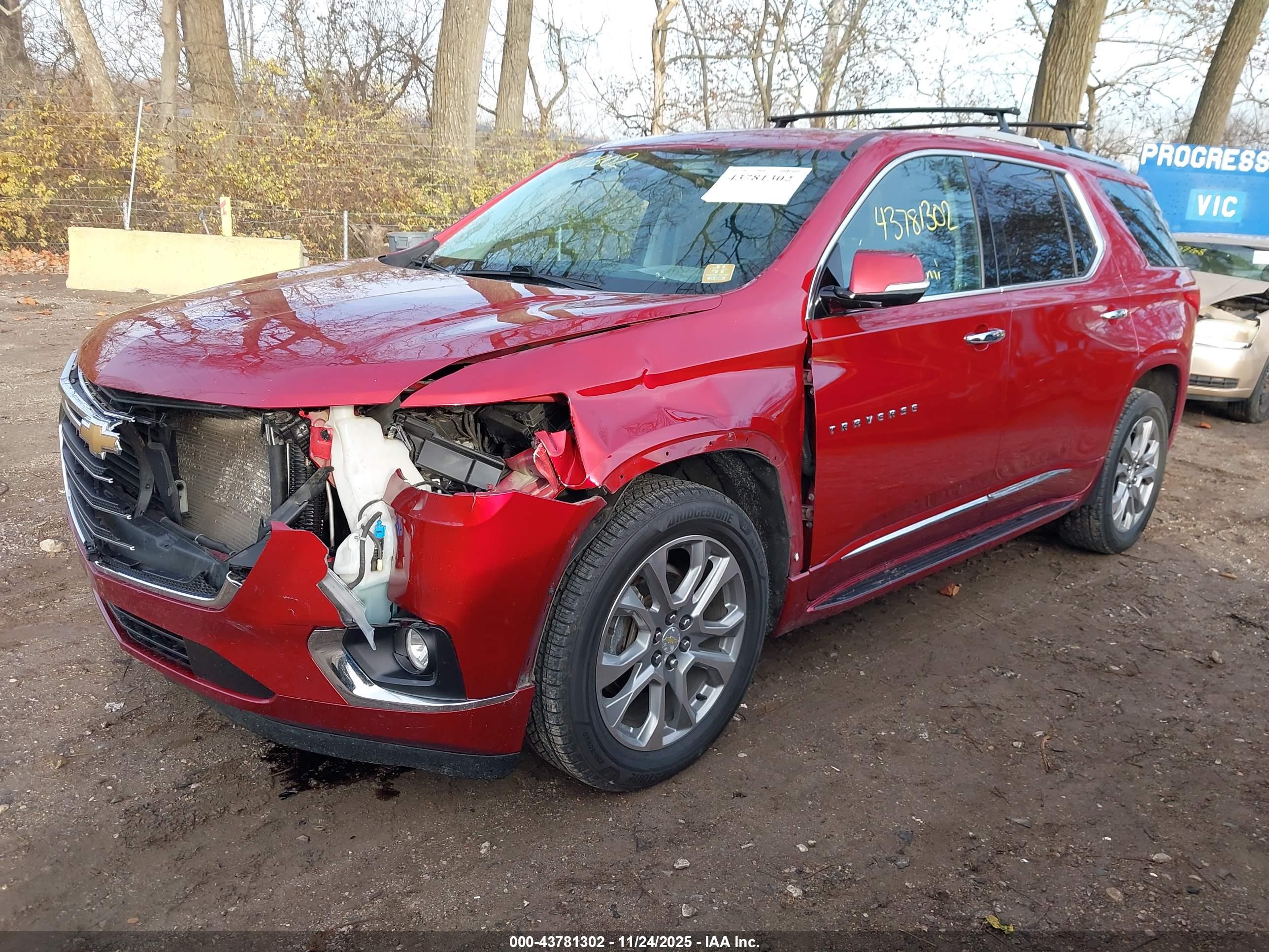CHEVROLET TRAVERSE image 2
