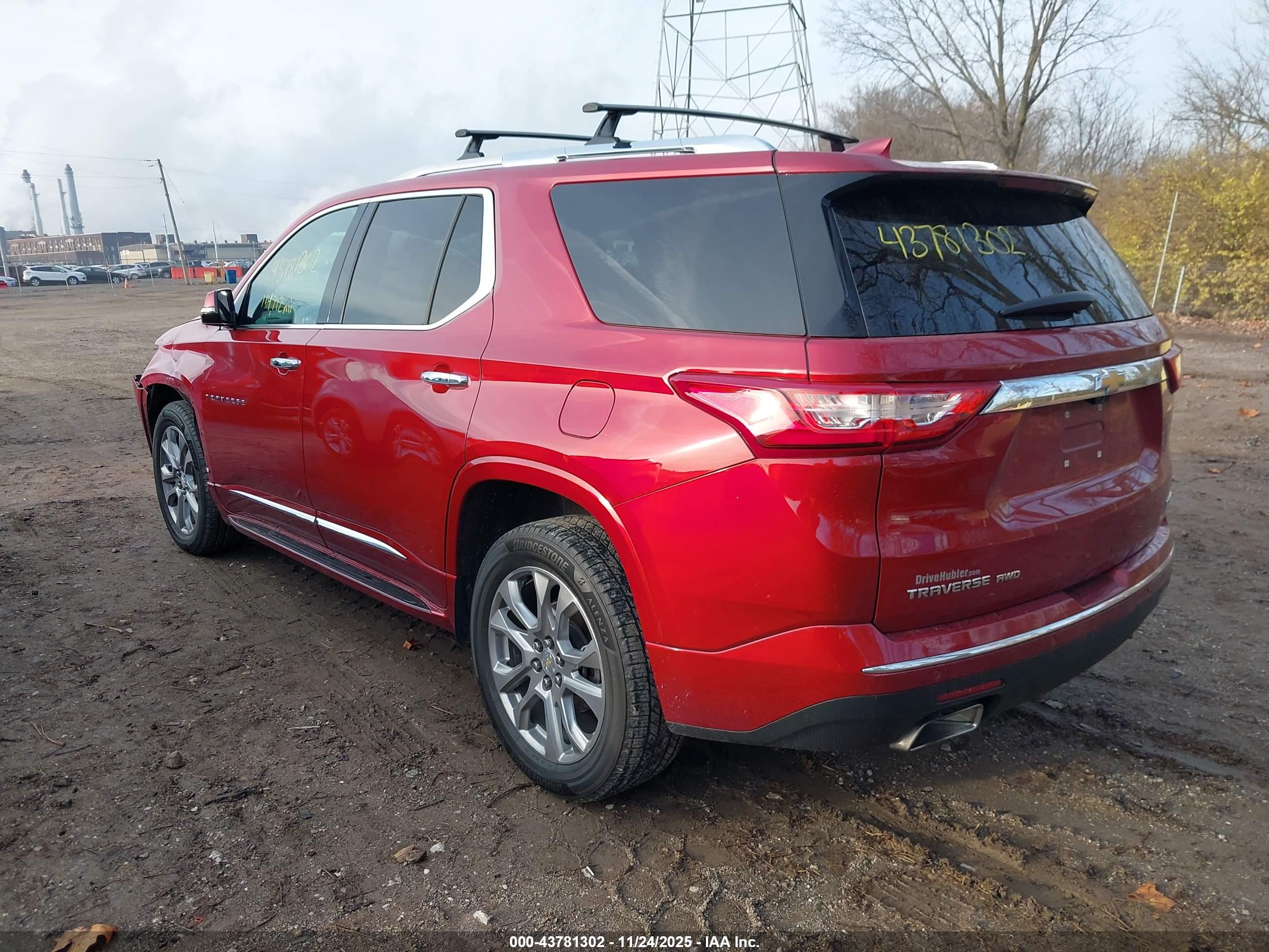 CHEVROLET TRAVERSE image 3