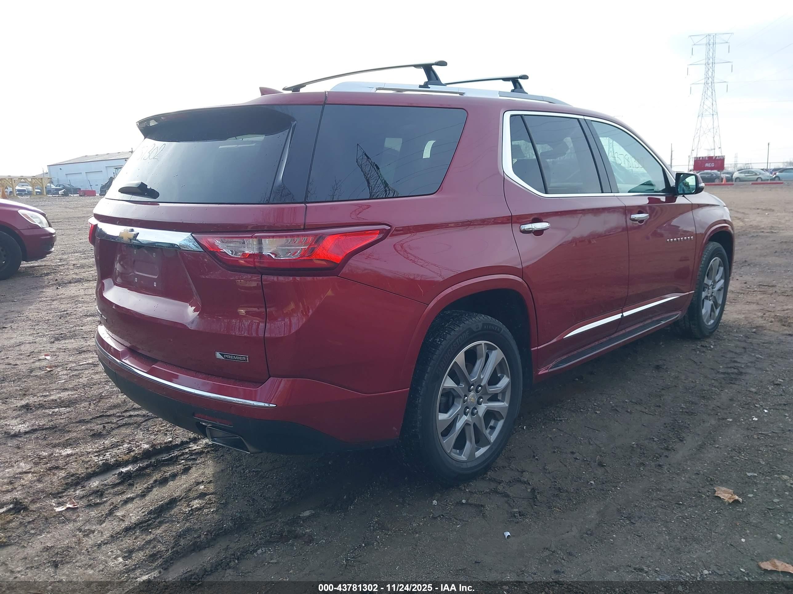 CHEVROLET TRAVERSE image 4