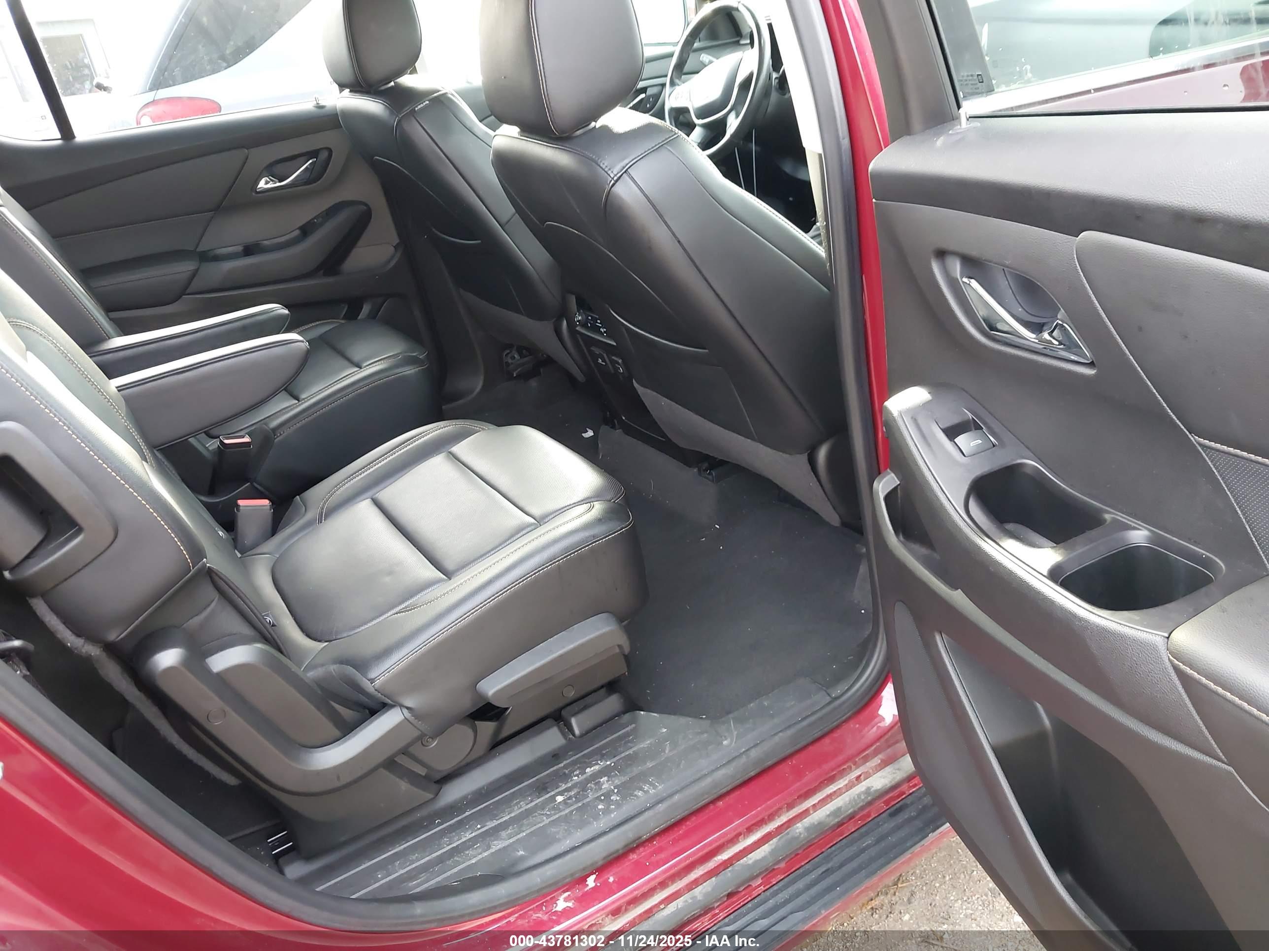 CHEVROLET TRAVERSE image 8