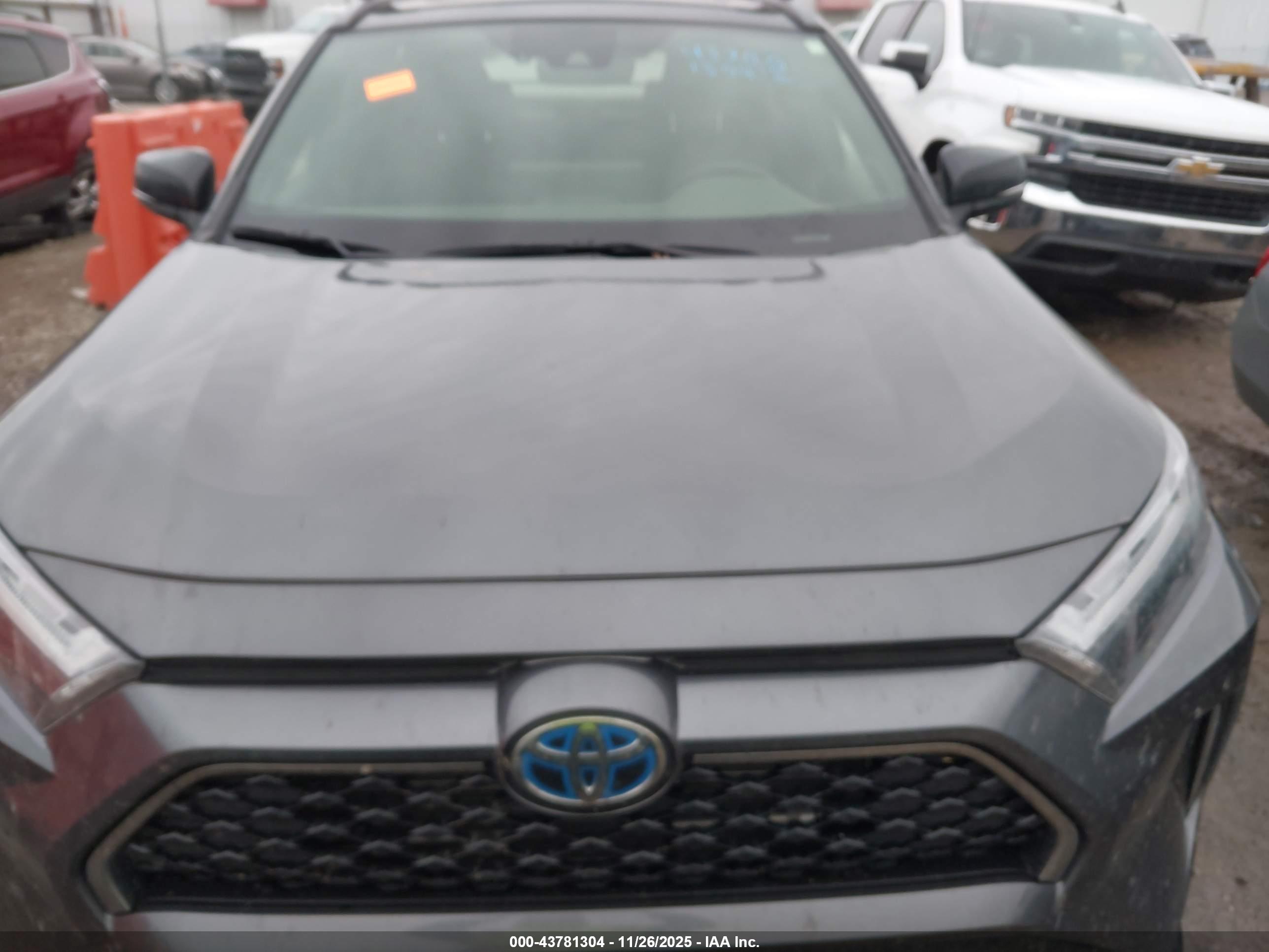 TOYOTA RAV4 image 10