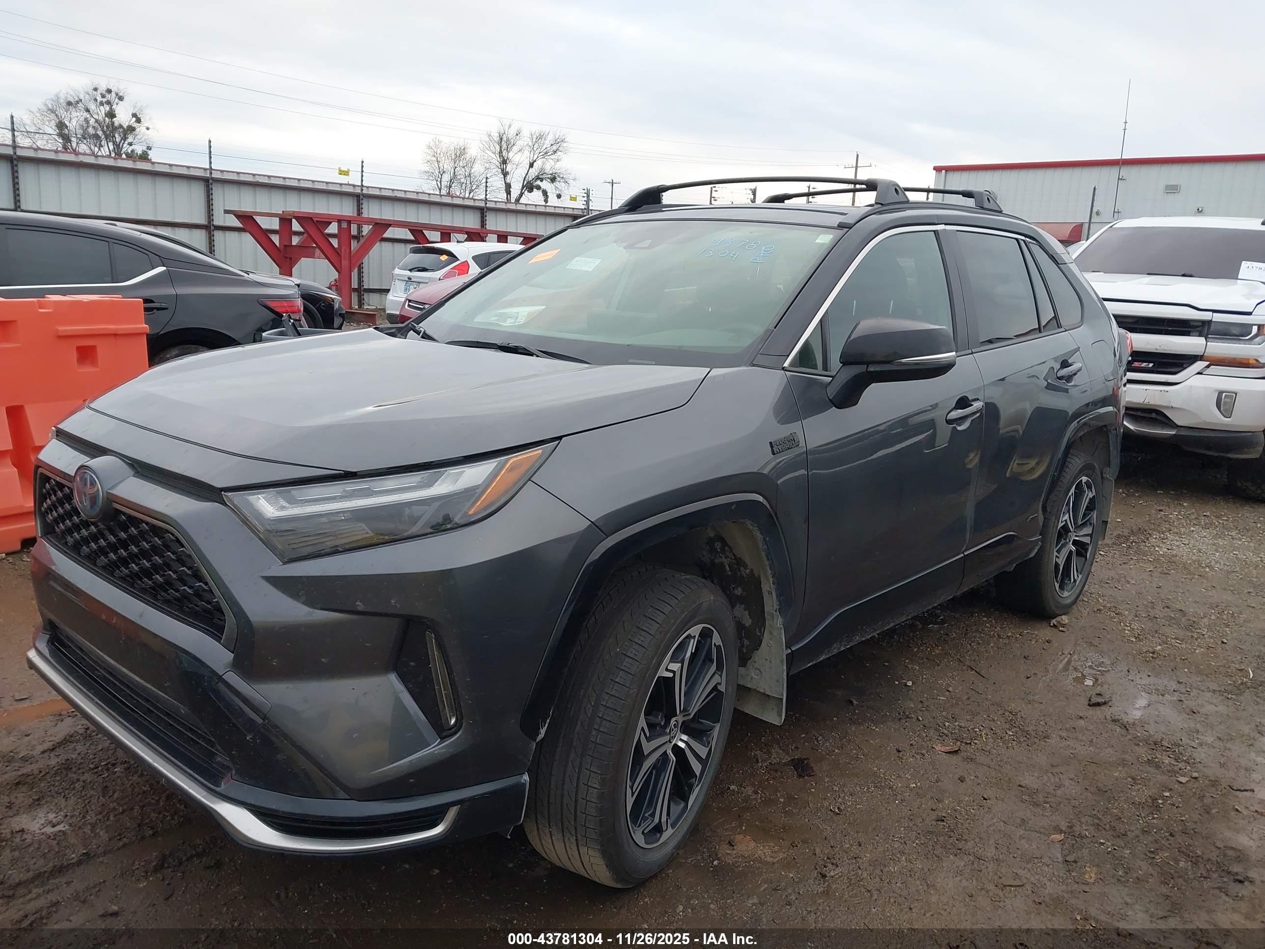 TOYOTA RAV4 image 2