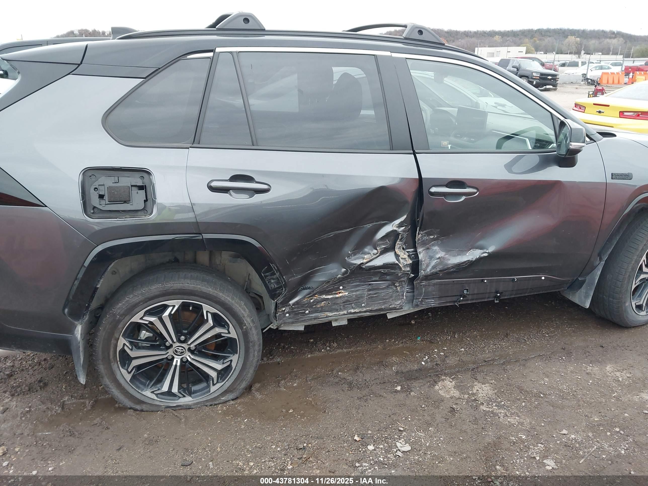 TOYOTA RAV4 image 6