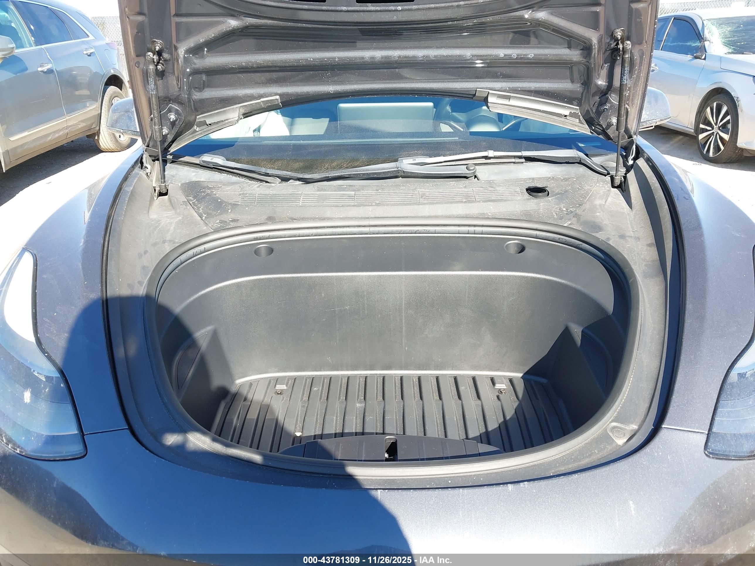 TESLA MODEL image 10