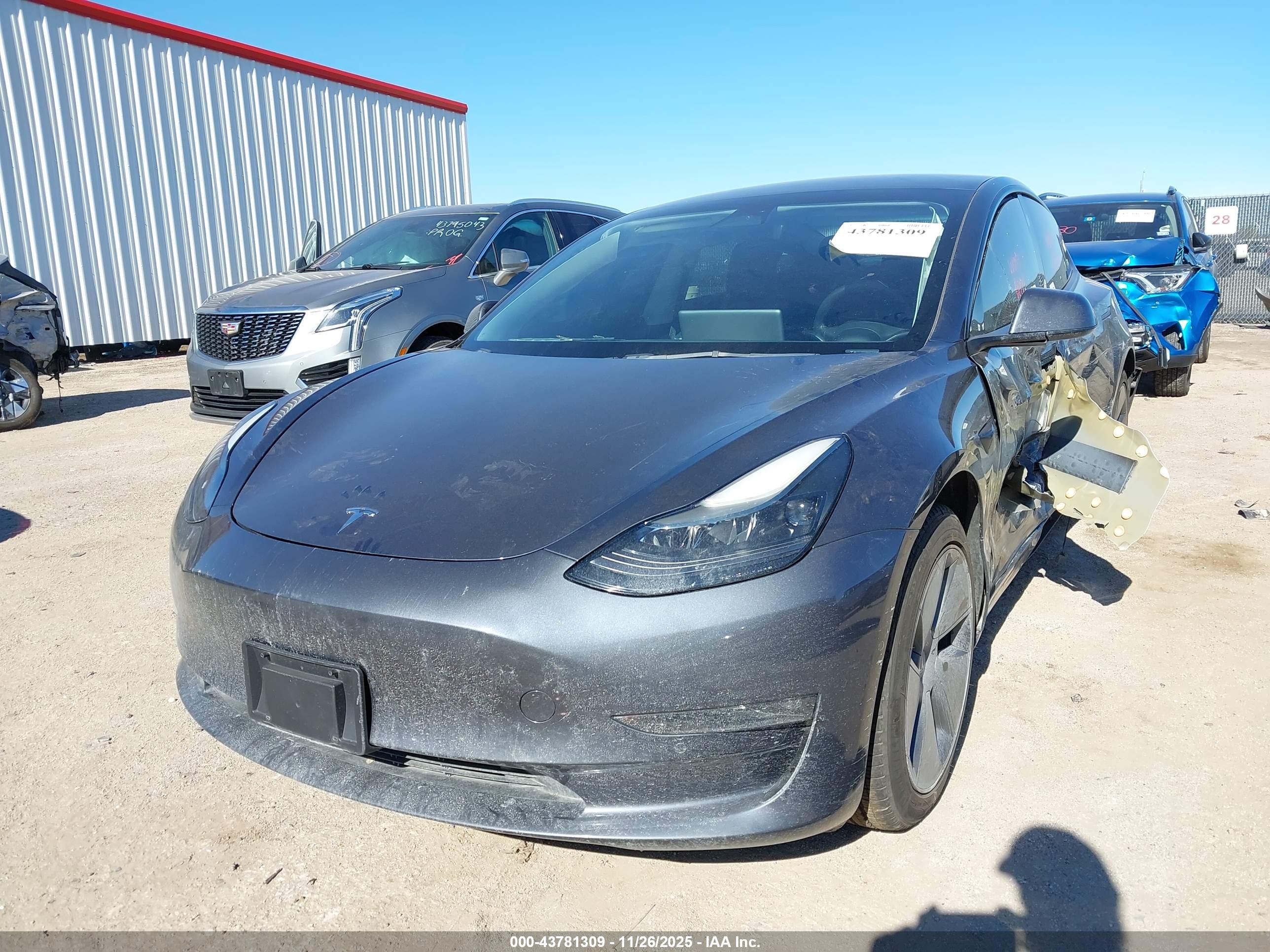 TESLA MODEL image 2