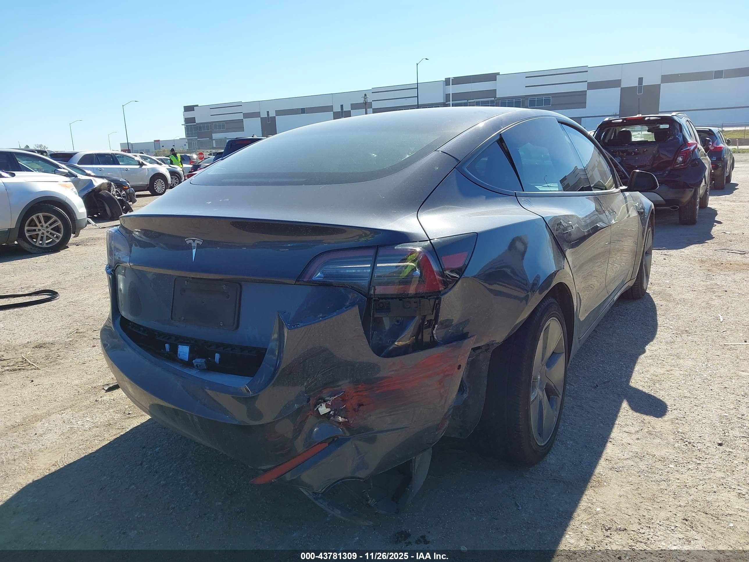 TESLA MODEL image 4