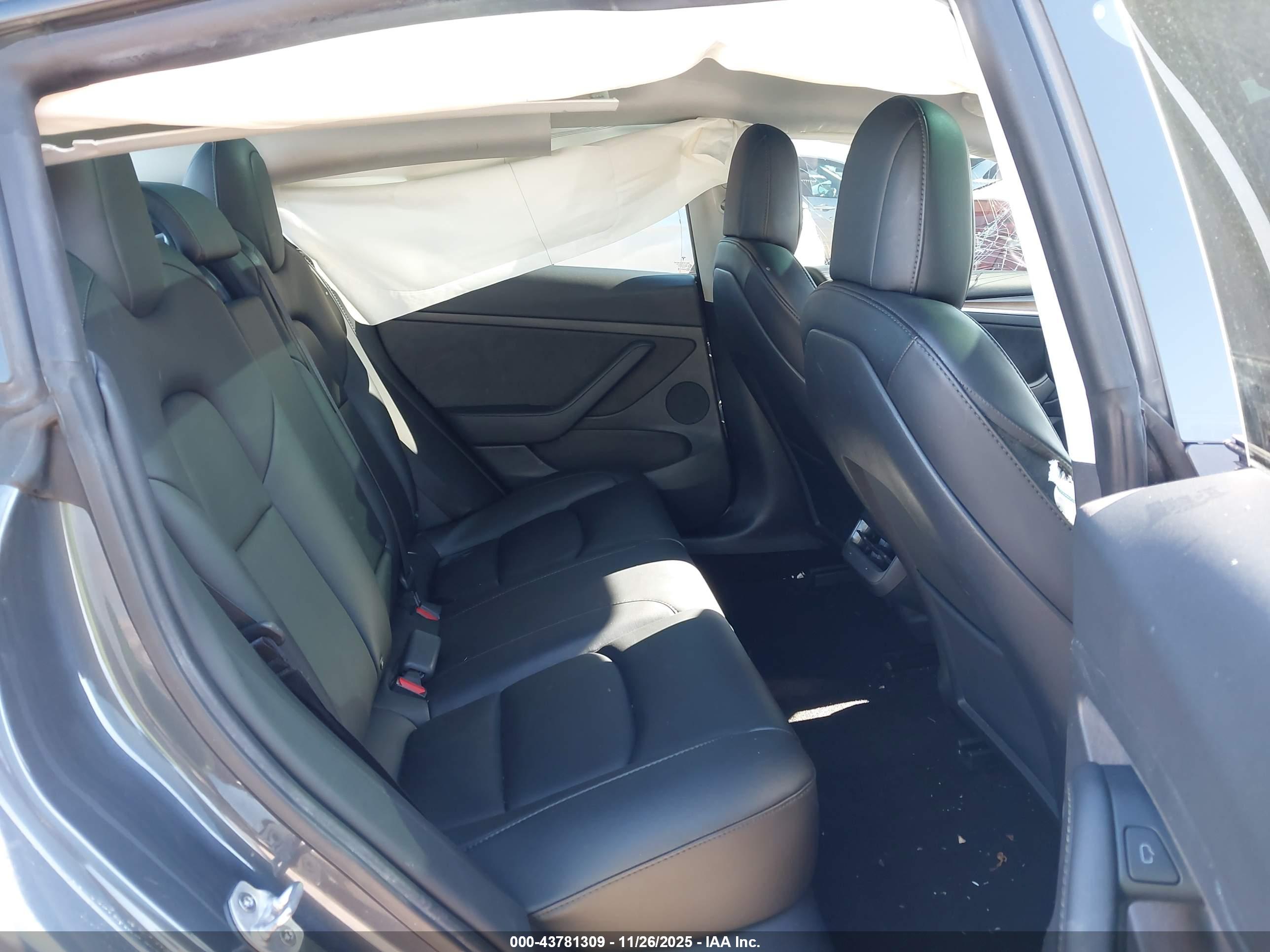 TESLA MODEL image 8