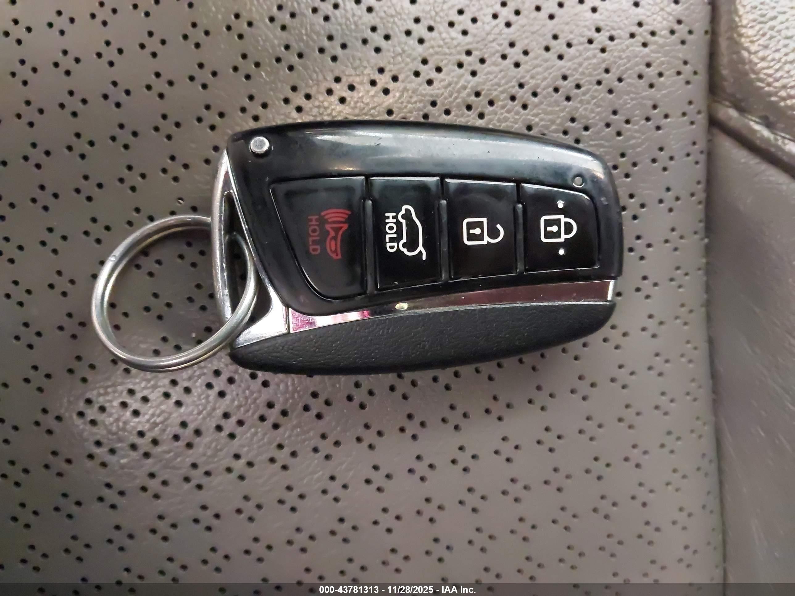 HYUNDAI SANTA image 11