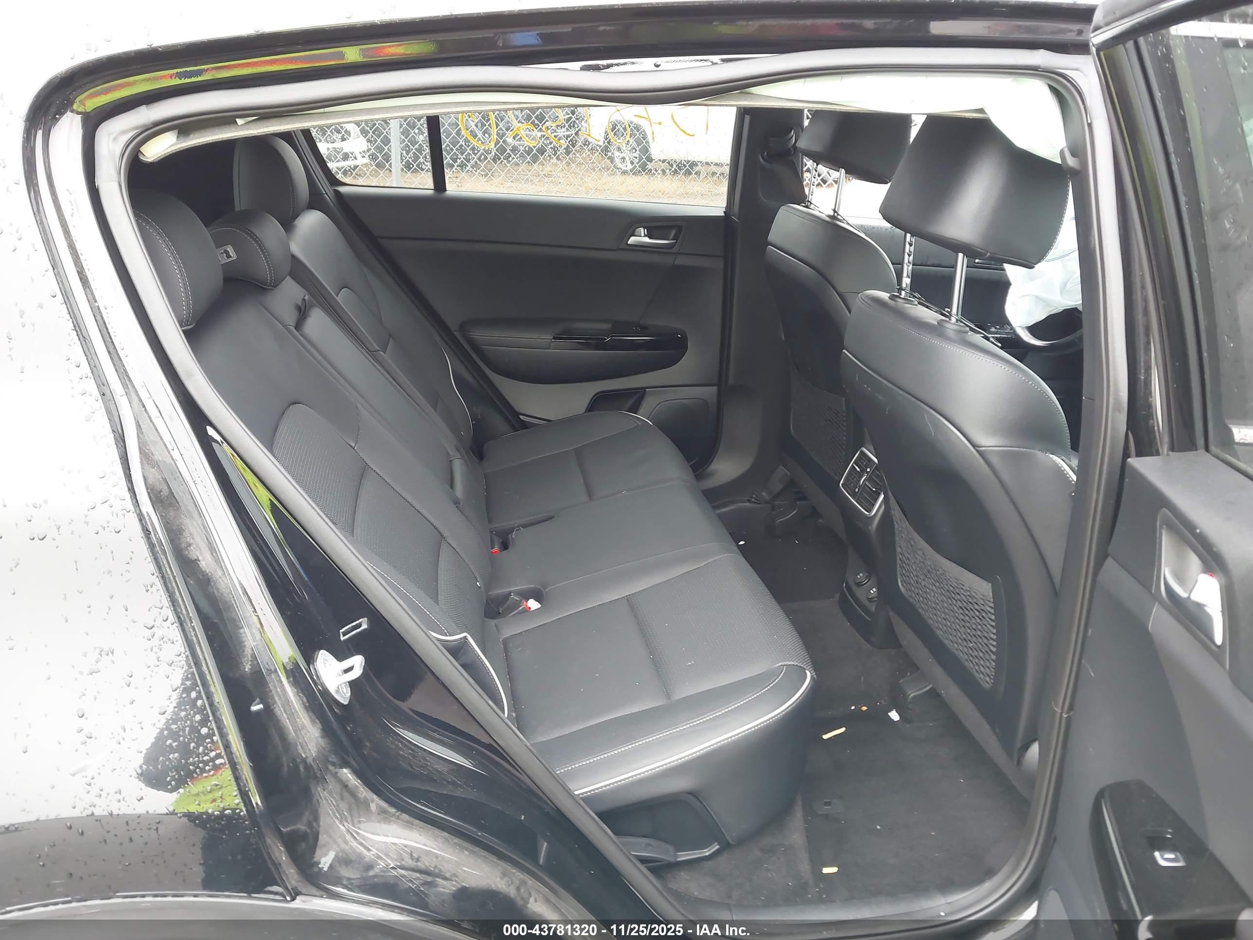 KIA SPORTAGE image 8