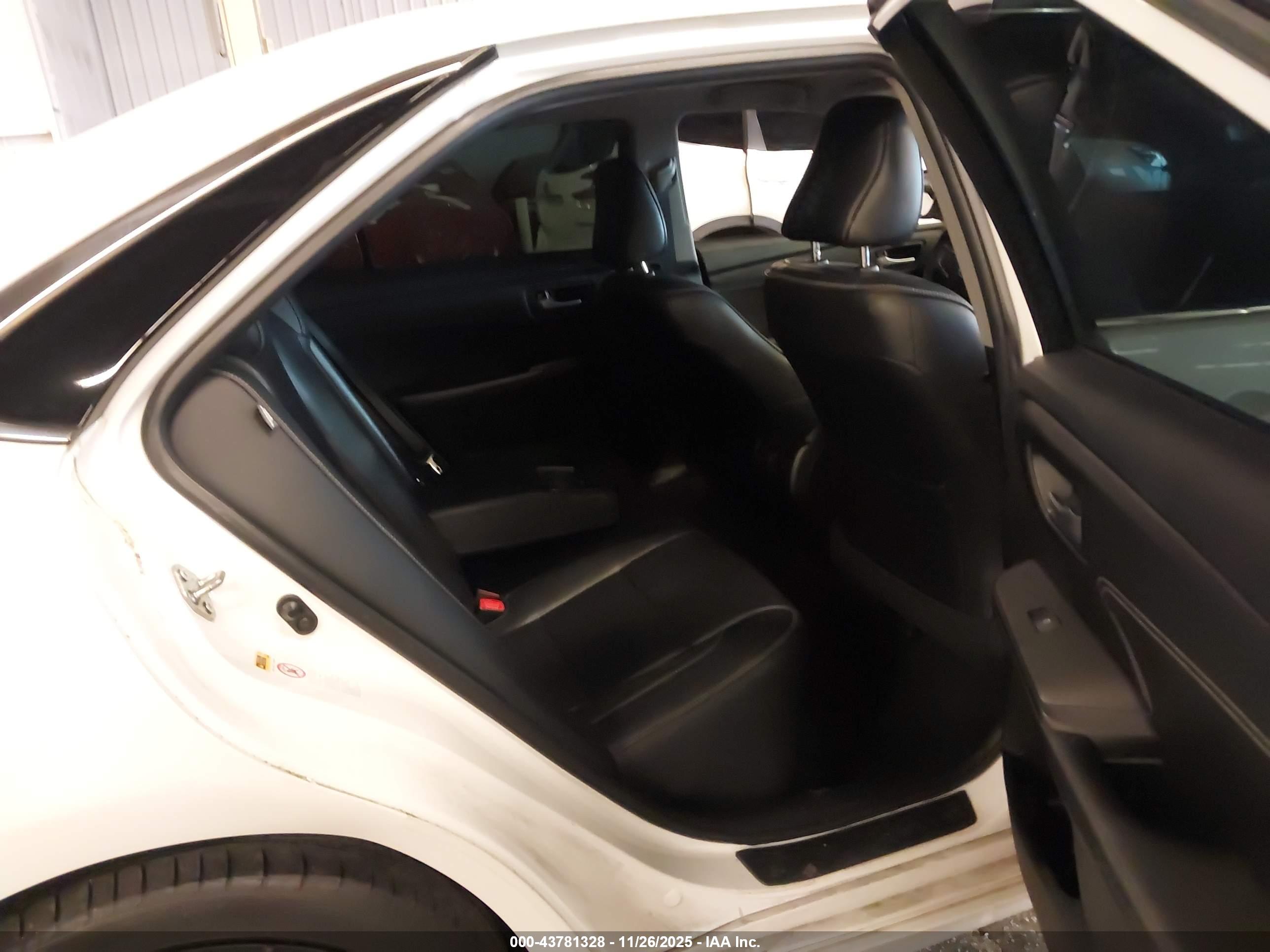 TOYOTA CAMRY image 8