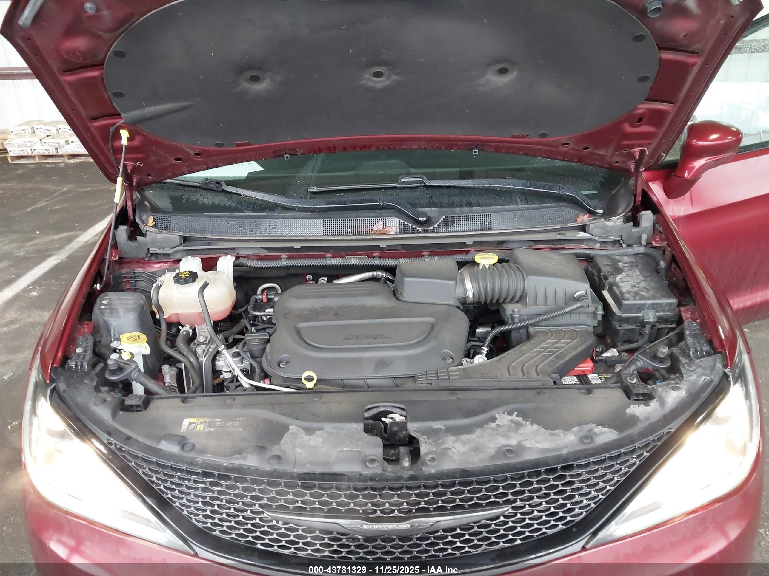 CHRYSLER PACIFICA image 10