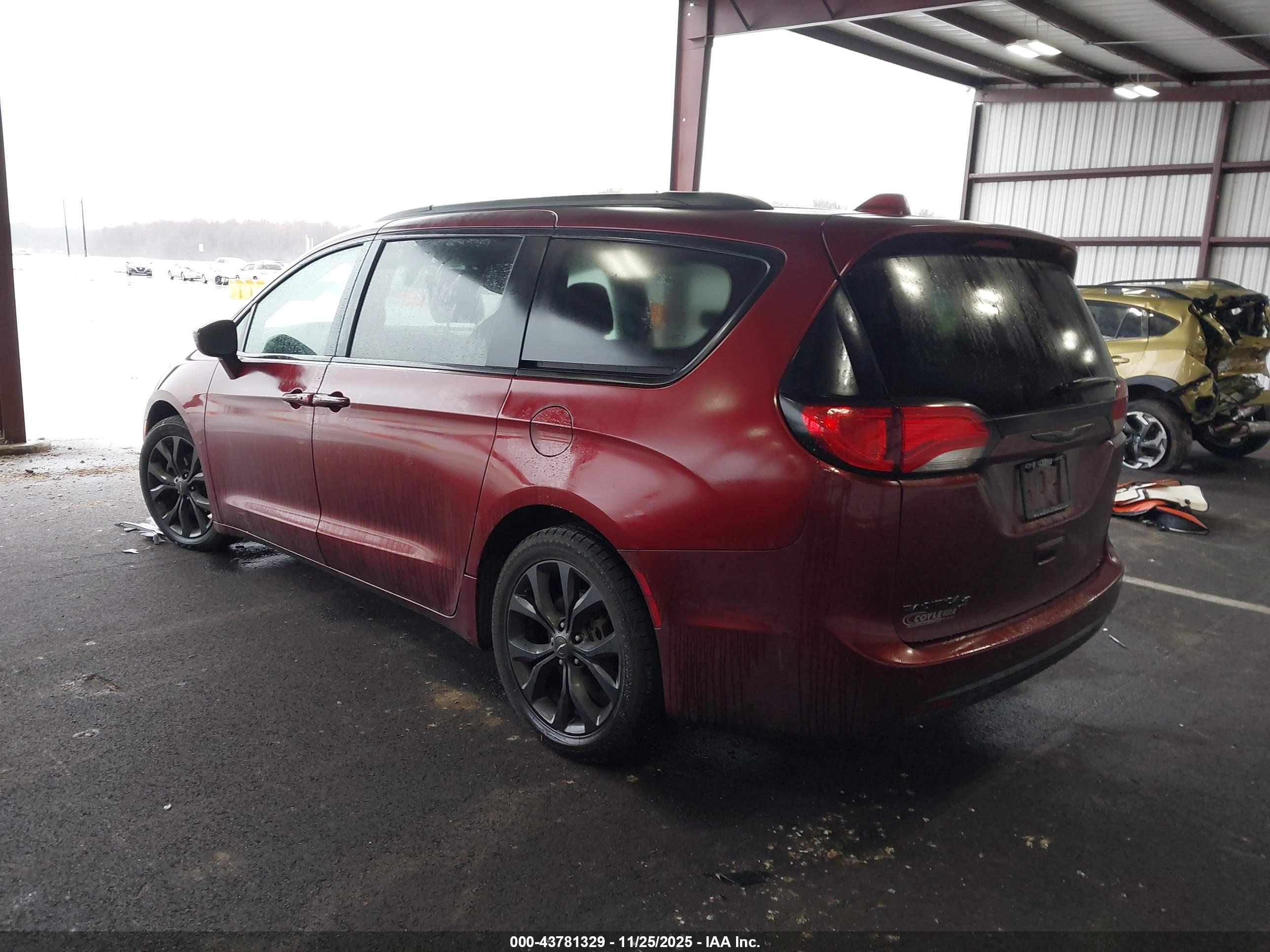 CHRYSLER PACIFICA image 3